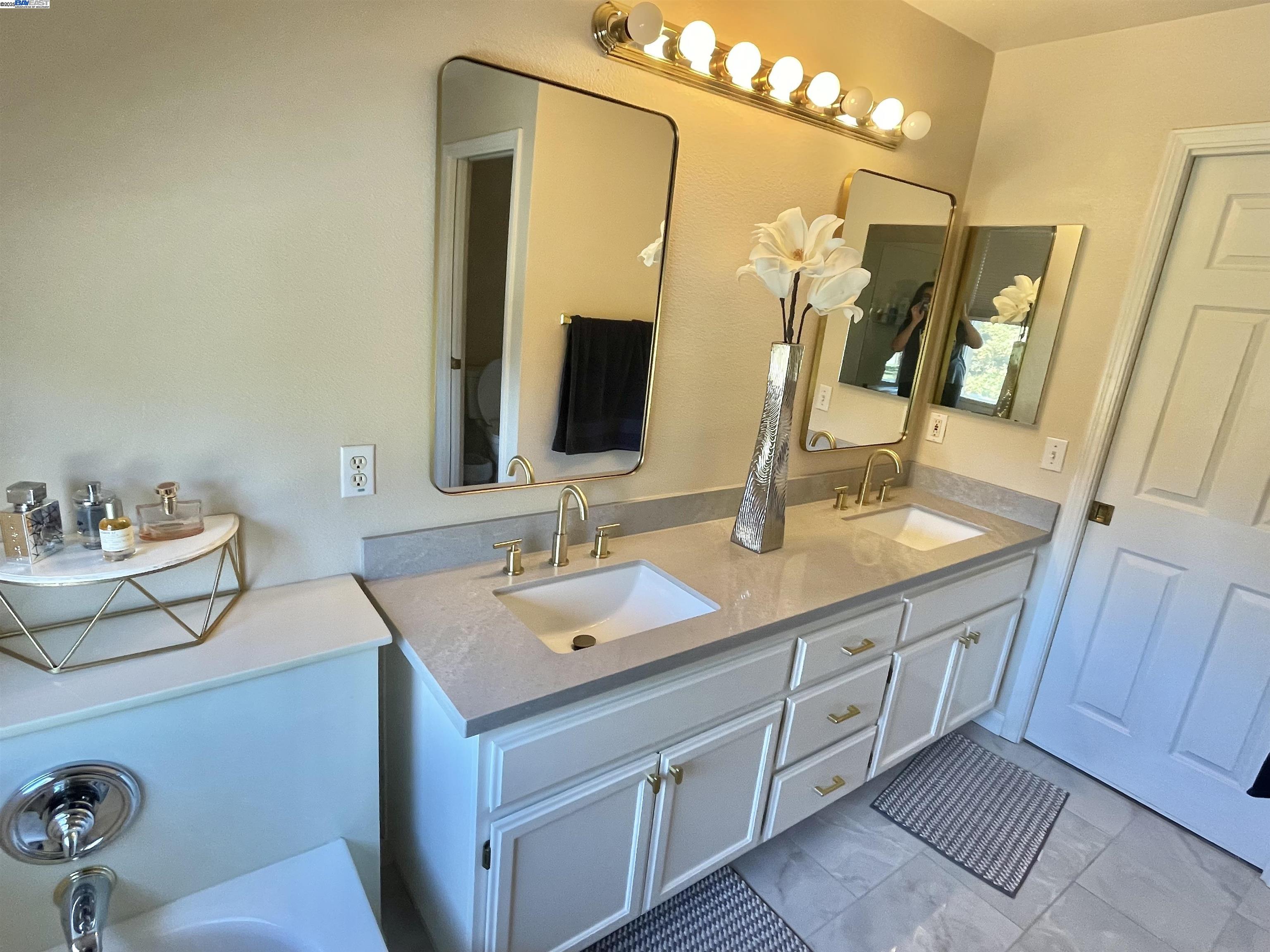 Detail Gallery Image 14 of 22 For 3455 Gilman Cmn, Fremont,  CA 94538 - 3 Beds | 2/1 Baths