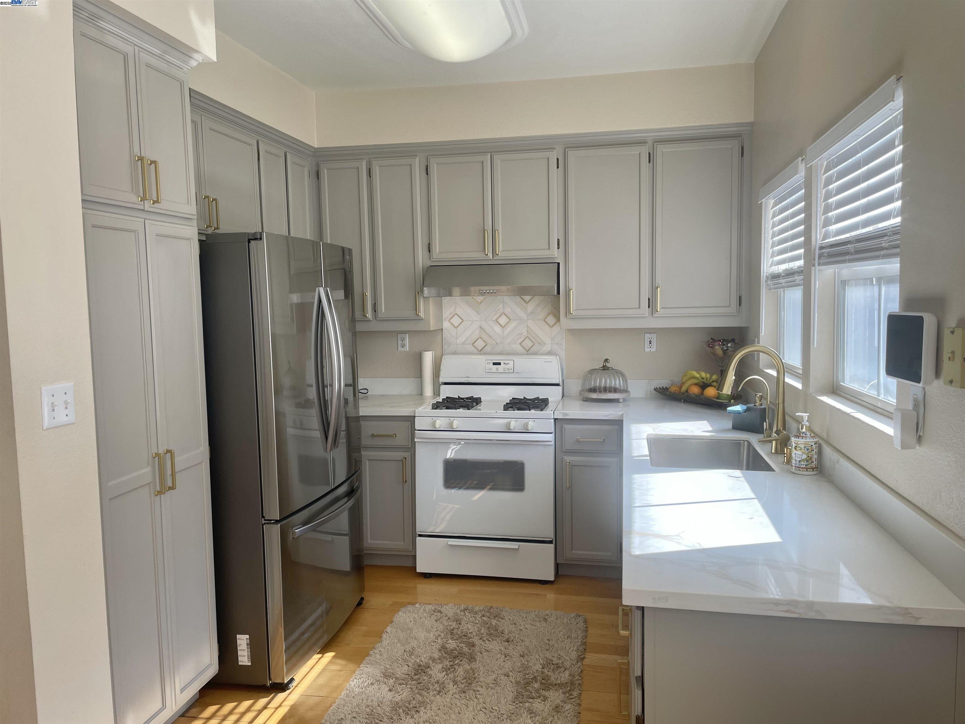 Detail Gallery Image 9 of 22 For 3455 Gilman Cmn, Fremont,  CA 94538 - 3 Beds | 2/1 Baths