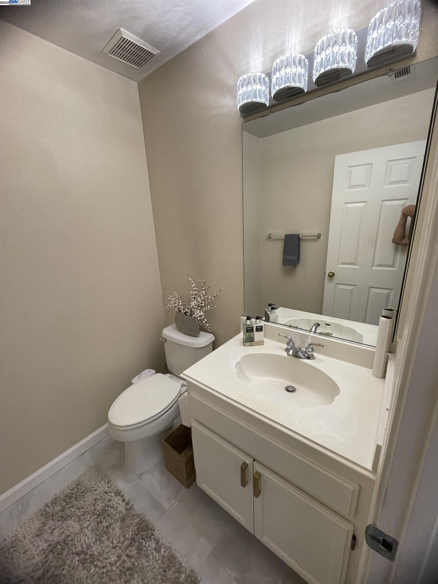 Detail Gallery Image 10 of 22 For 3455 Gilman Cmn, Fremont,  CA 94538 - 3 Beds | 2/1 Baths