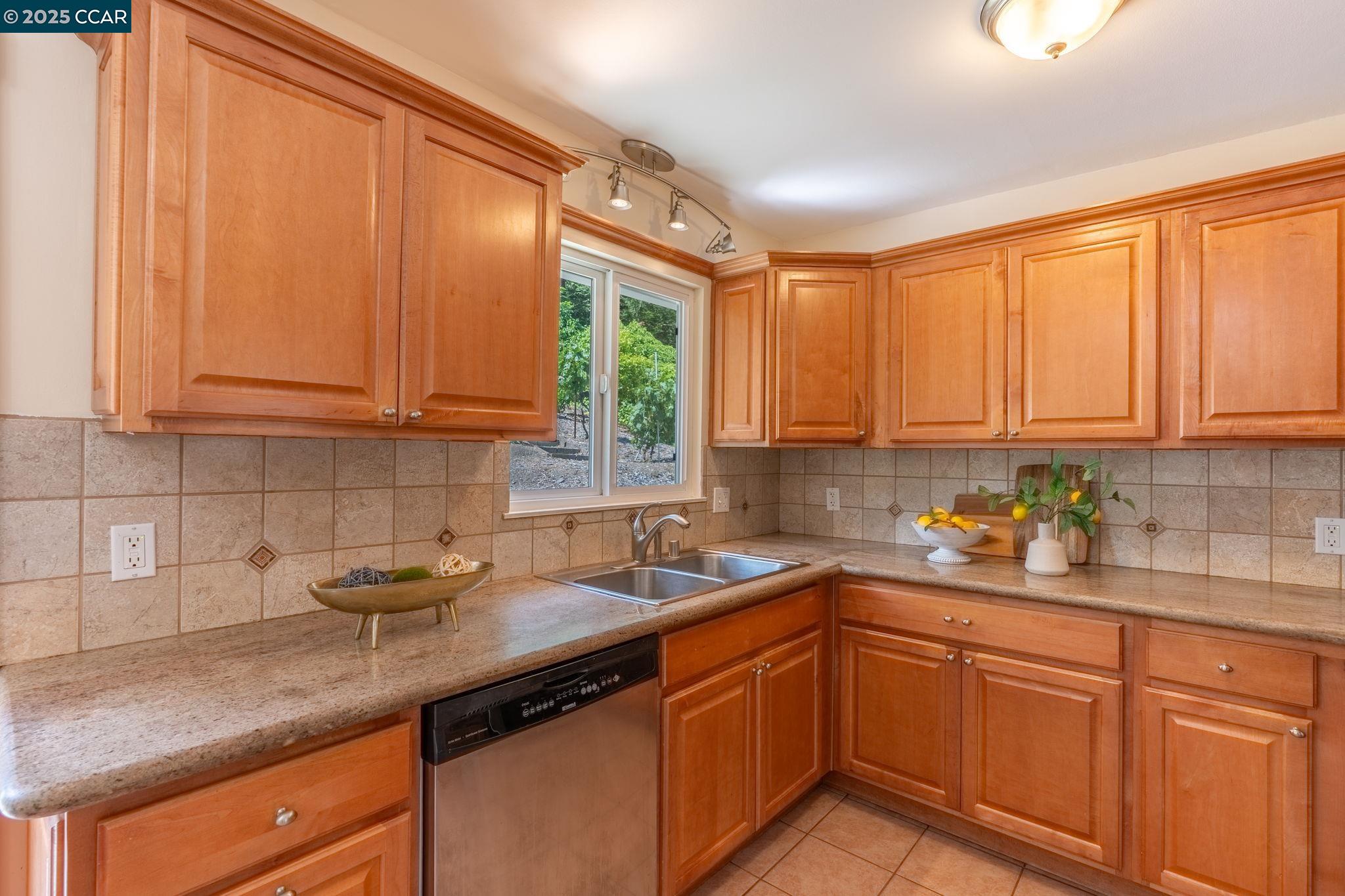 Detail Gallery Image 11 of 32 For 3215 Camino Colorados, Lafayette,  CA 94549 - 3 Beds | 2 Baths