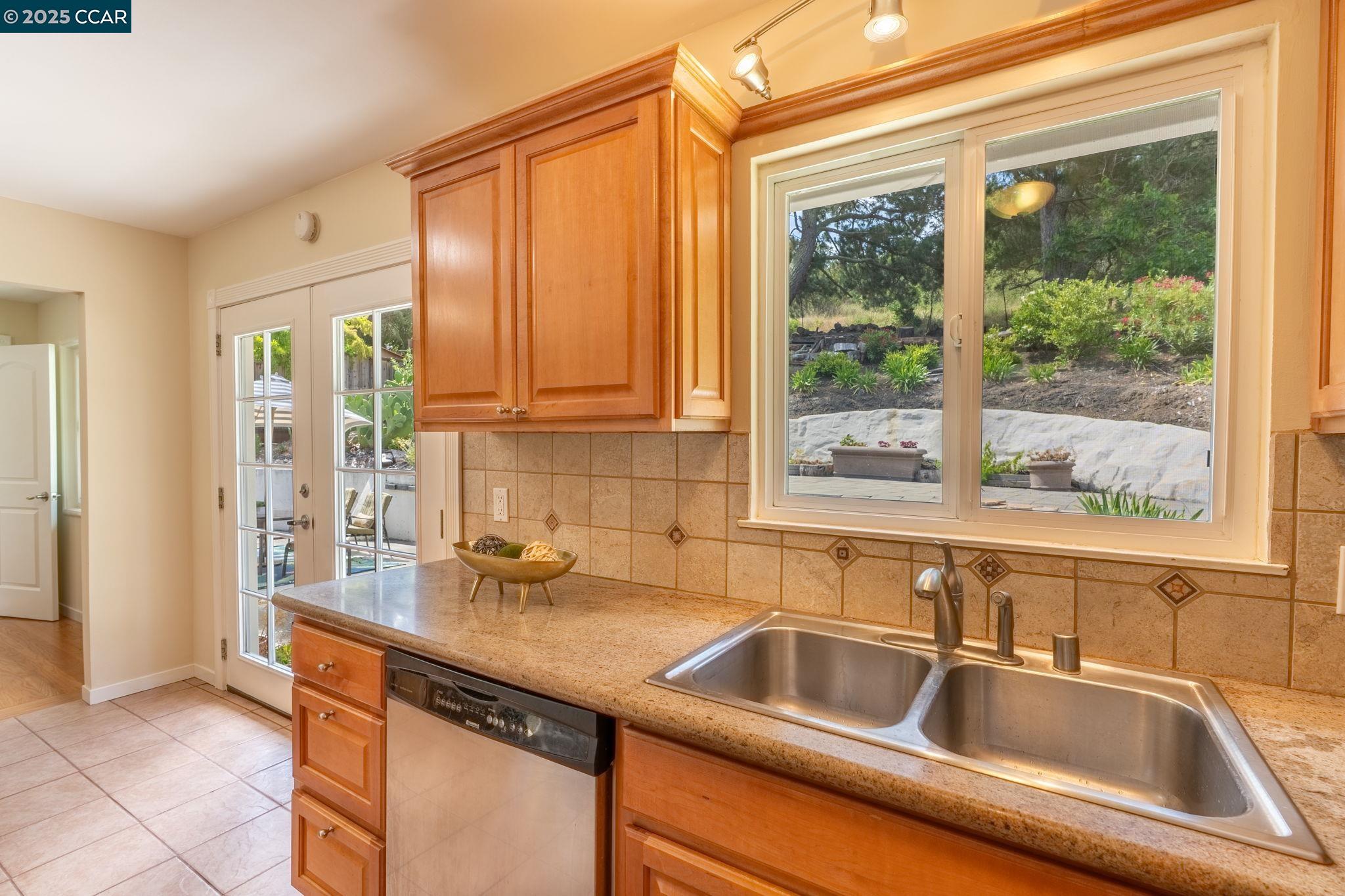 Detail Gallery Image 13 of 32 For 3215 Camino Colorados, Lafayette,  CA 94549 - 3 Beds | 2 Baths