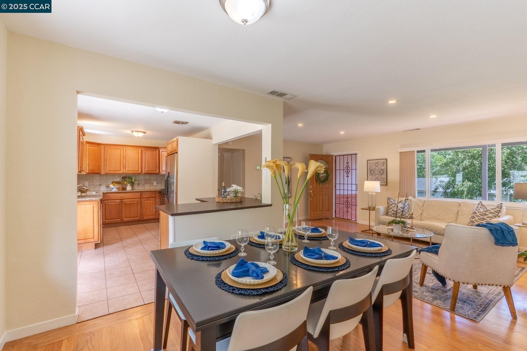 Detail Gallery Image 6 of 32 For 3215 Camino Colorados, Lafayette,  CA 94549 - 3 Beds | 2 Baths