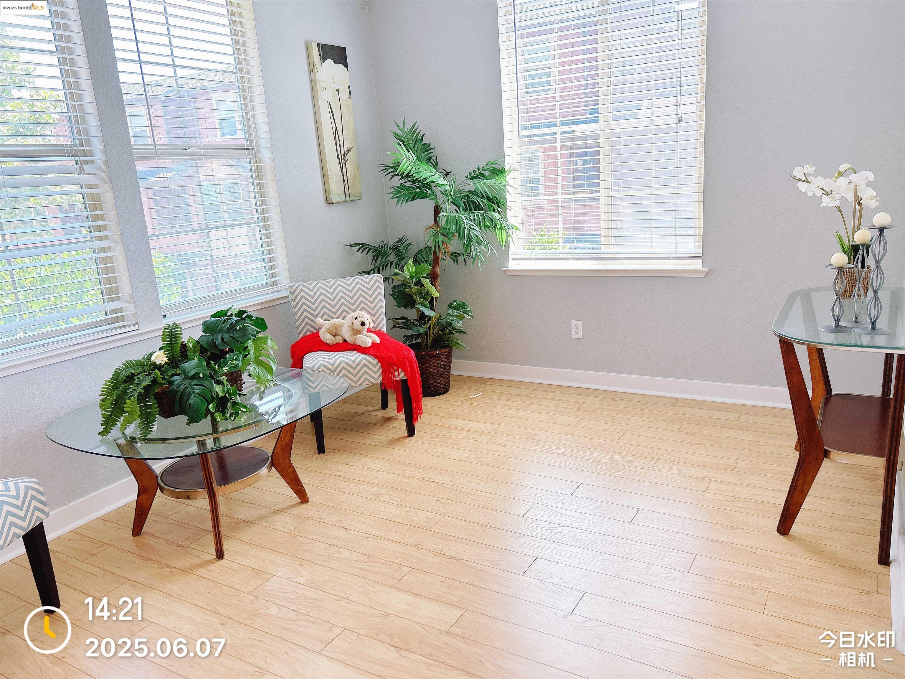 Detail Gallery Image 14 of 45 For 6136 Old Quarry Loop, Oakland,  CA 94605 - 2 Beds | 2/1 Baths