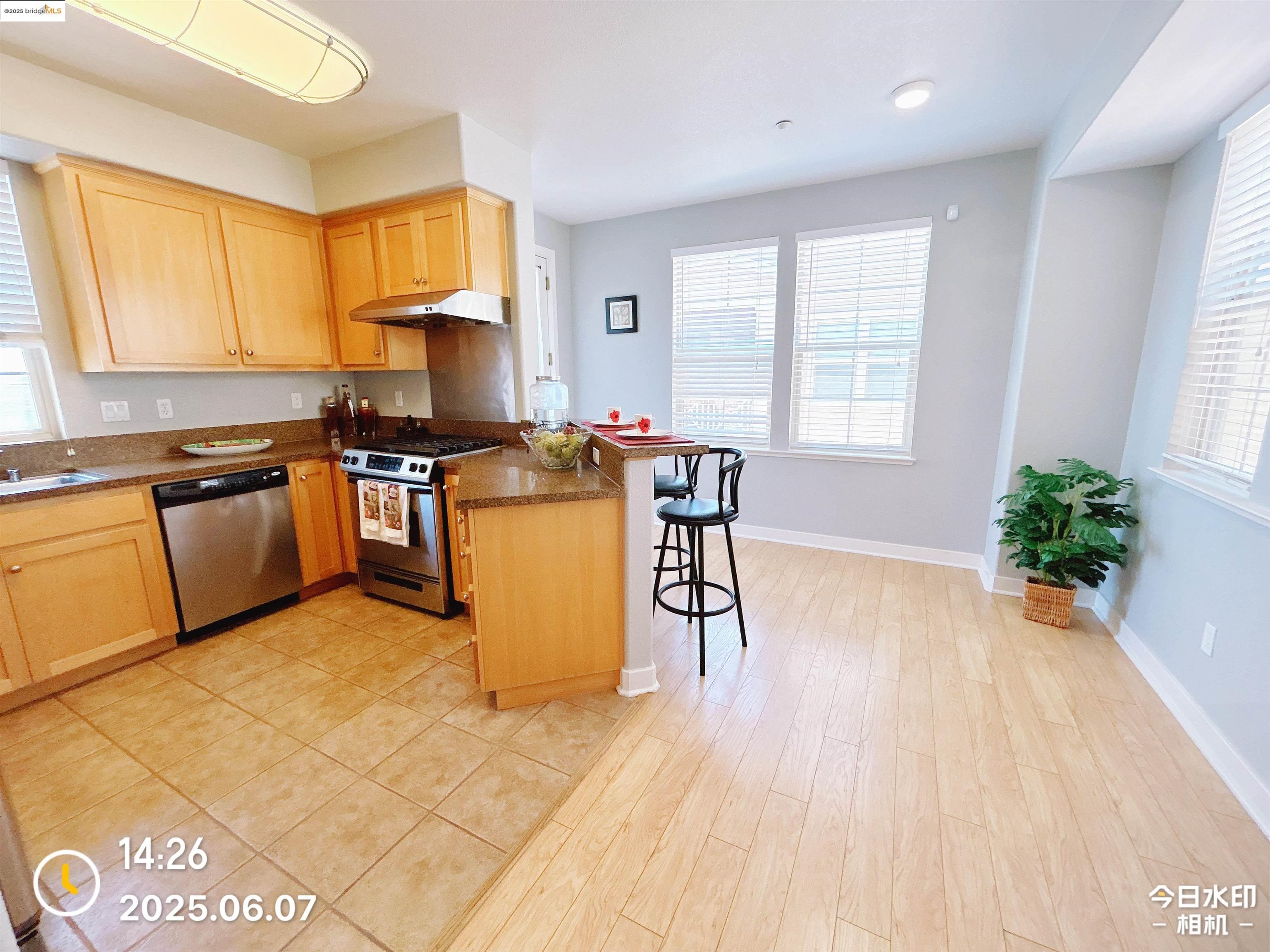 Detail Gallery Image 23 of 45 For 6136 Old Quarry Loop, Oakland,  CA 94605 - 2 Beds | 2/1 Baths