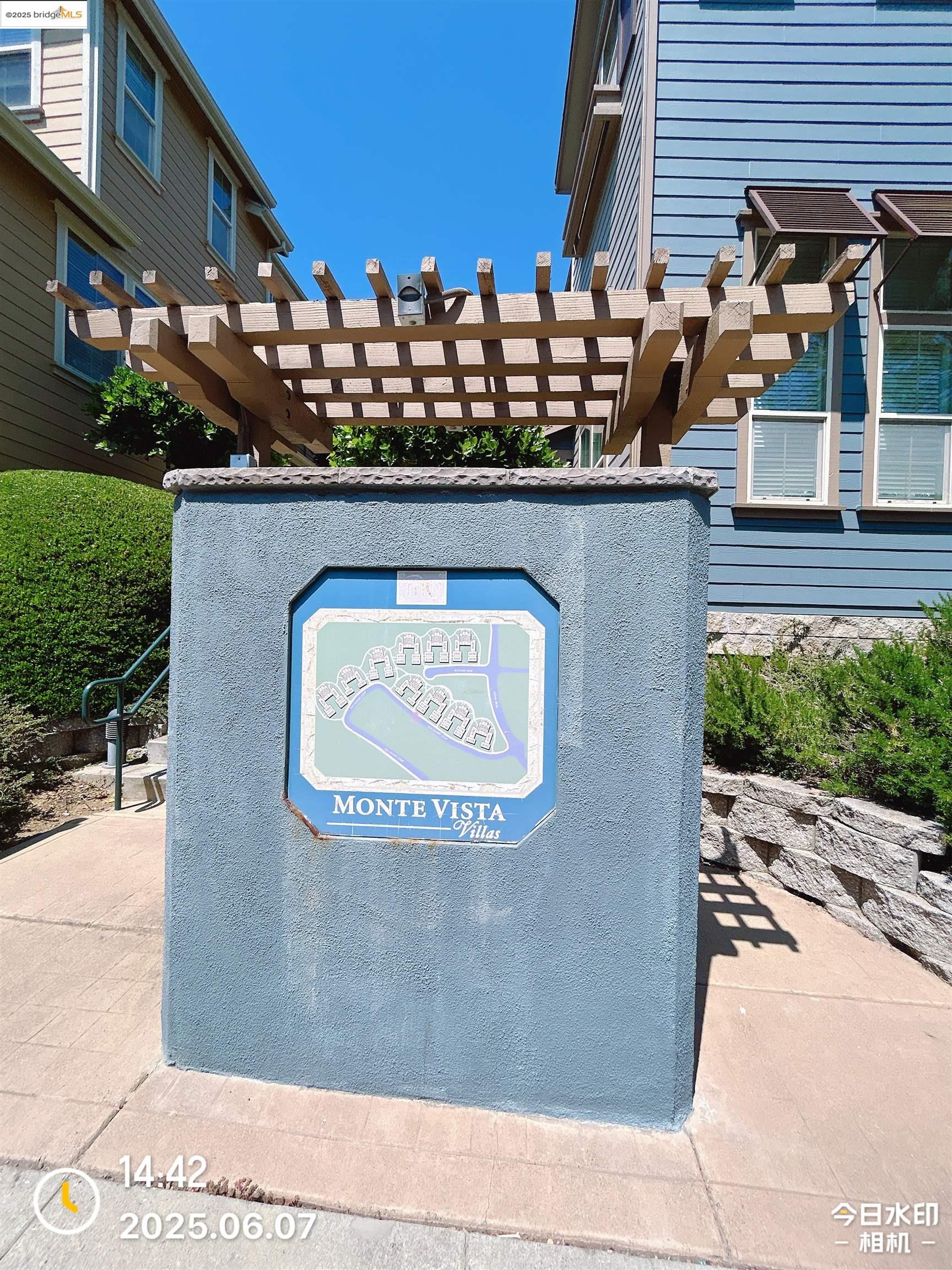 Detail Gallery Image 4 of 45 For 6136 Old Quarry Loop, Oakland,  CA 94605 - 2 Beds | 2/1 Baths