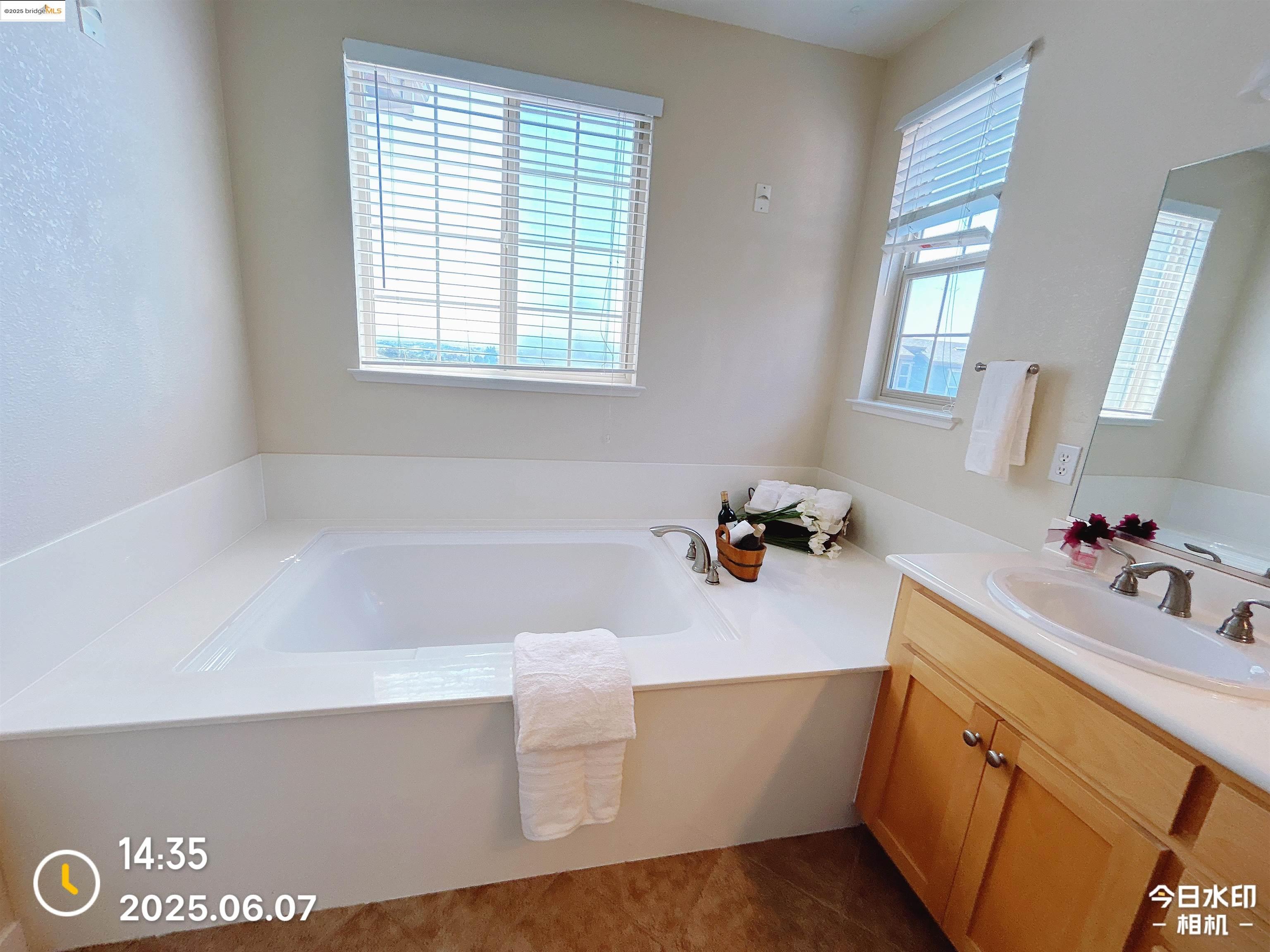Detail Gallery Image 33 of 45 For 6136 Old Quarry Loop, Oakland,  CA 94605 - 2 Beds | 2/1 Baths