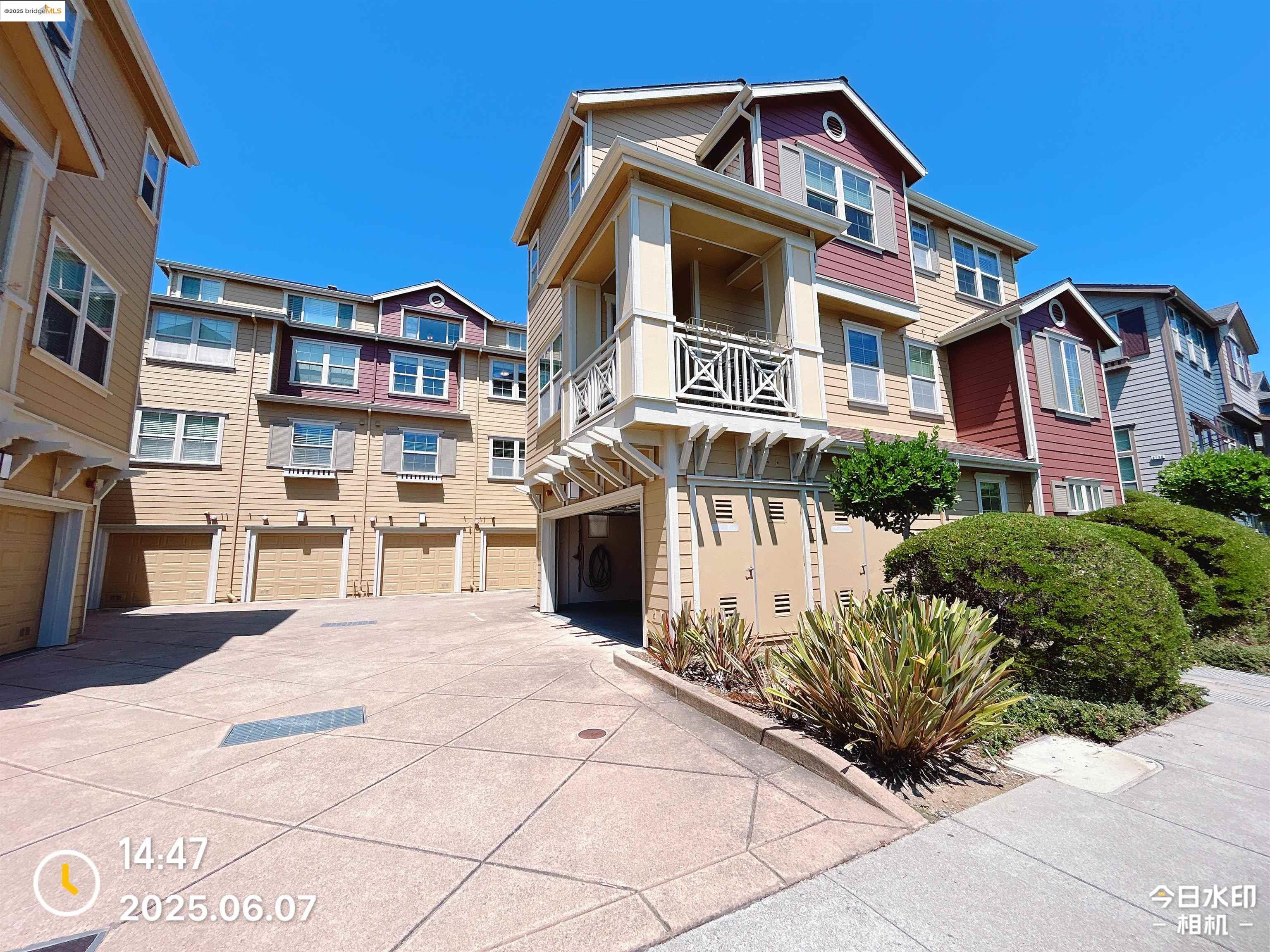 Detail Gallery Image 7 of 45 For 6136 Old Quarry Loop, Oakland,  CA 94605 - 2 Beds | 2/1 Baths