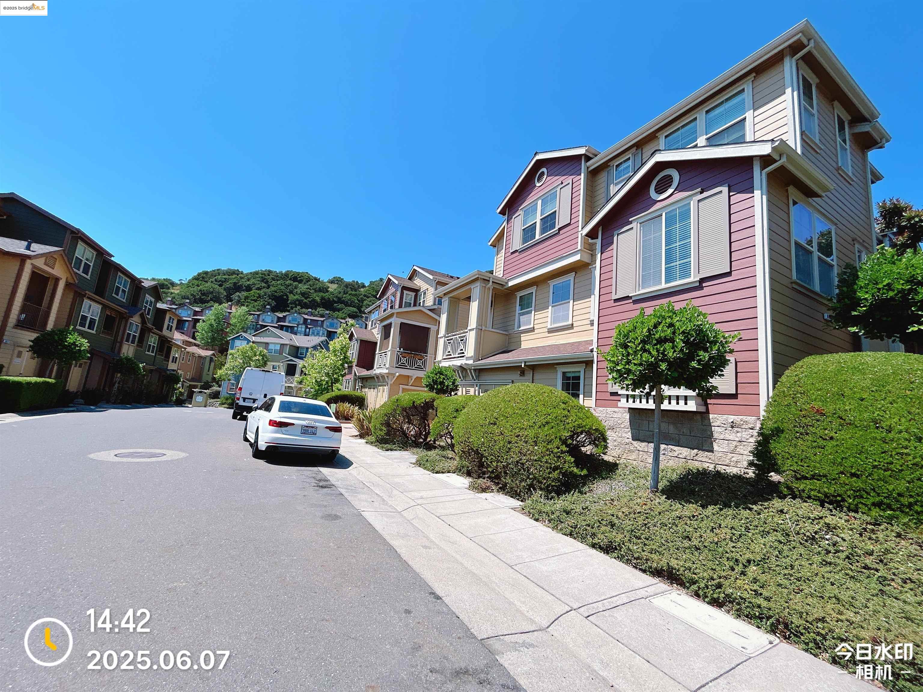 Detail Gallery Image 8 of 45 For 6136 Old Quarry Loop, Oakland,  CA 94605 - 2 Beds | 2/1 Baths