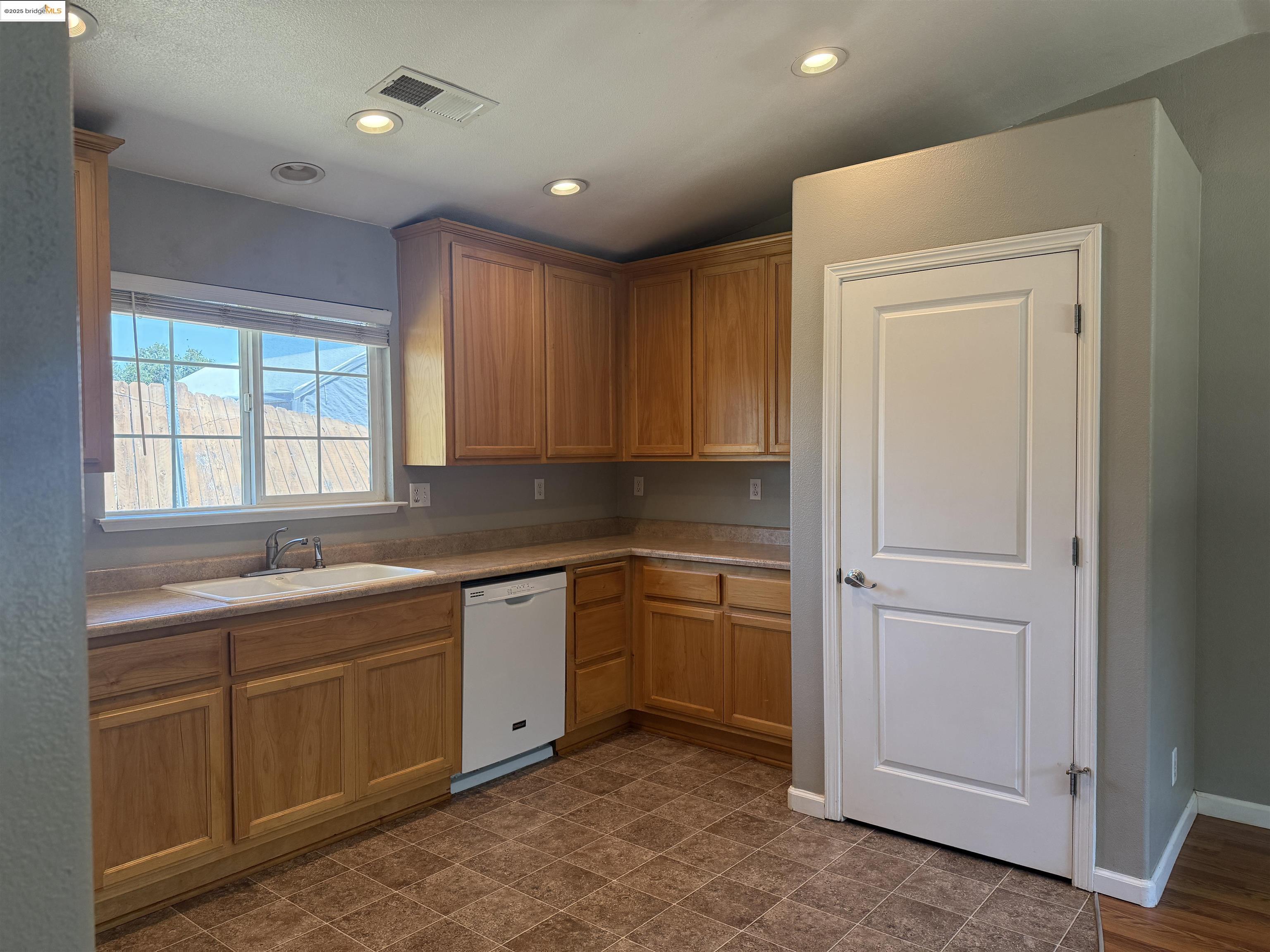 Detail Gallery Image 11 of 31 For 16100 Jacksonville Rd., Jamestown,  CA 95327 - 2 Beds | 1 Baths