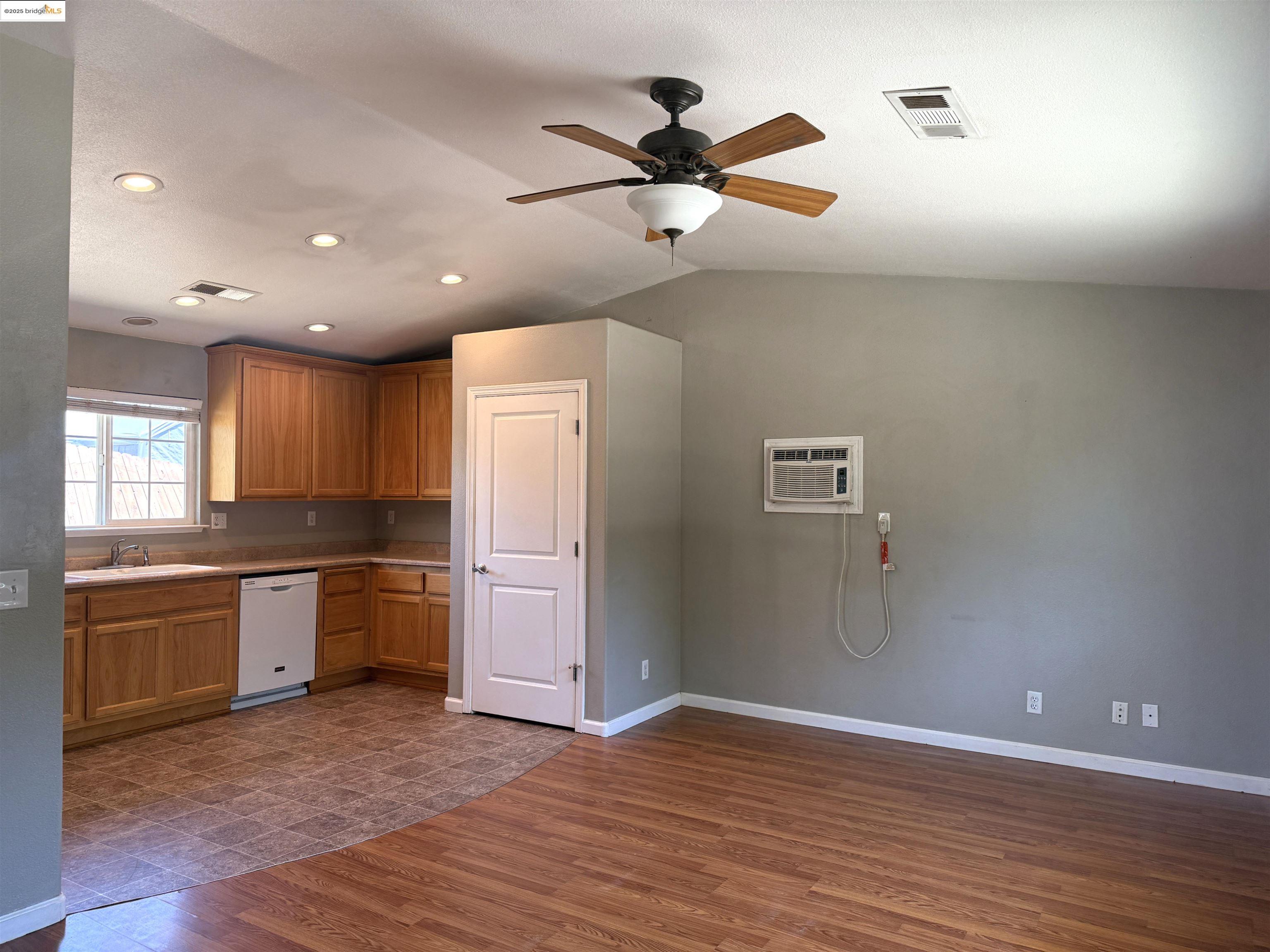 Detail Gallery Image 8 of 31 For 16100 Jacksonville Rd., Jamestown,  CA 95327 - 2 Beds | 1 Baths