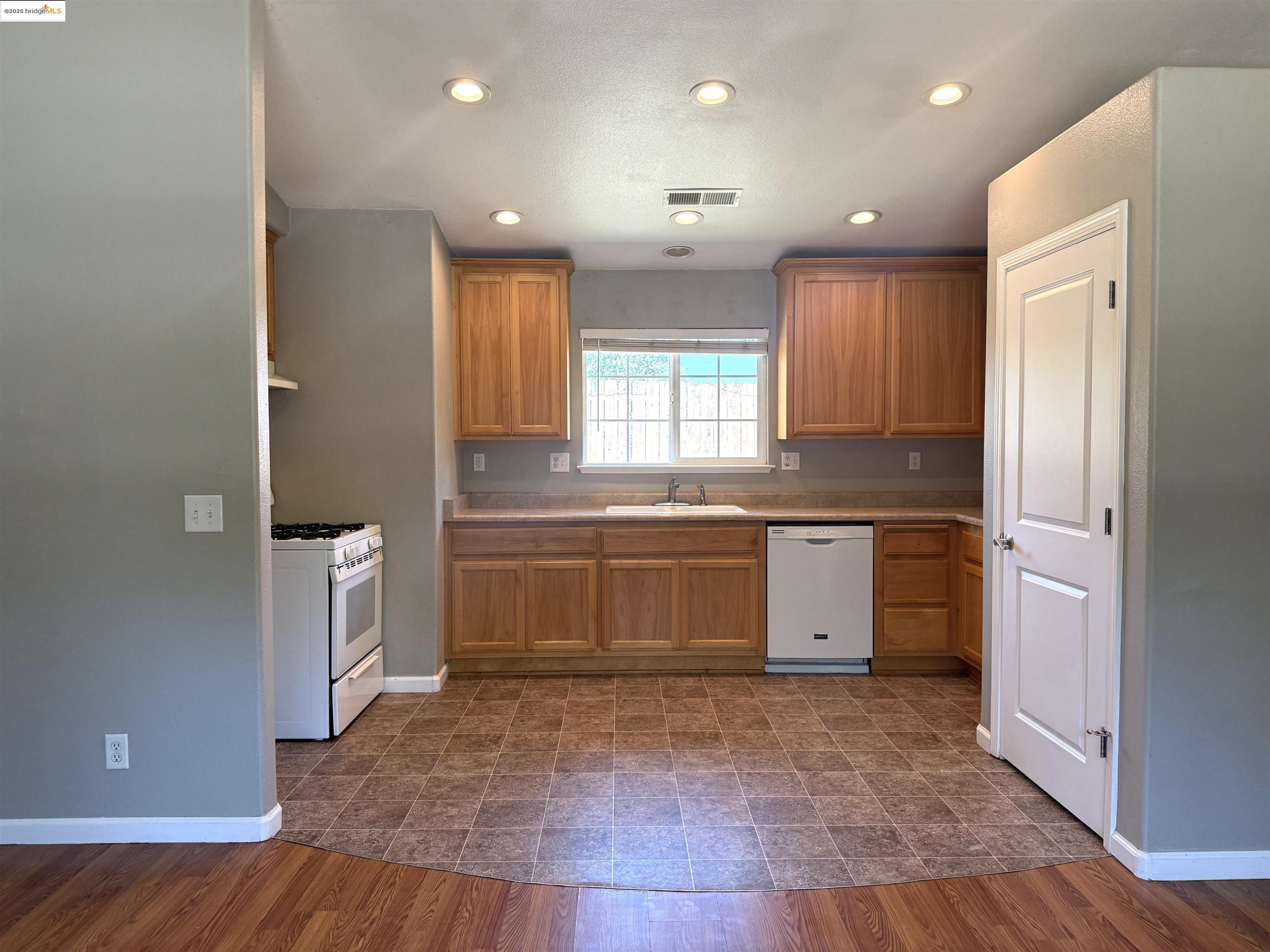 Detail Gallery Image 9 of 31 For 16100 Jacksonville Rd., Jamestown,  CA 95327 - 2 Beds | 1 Baths