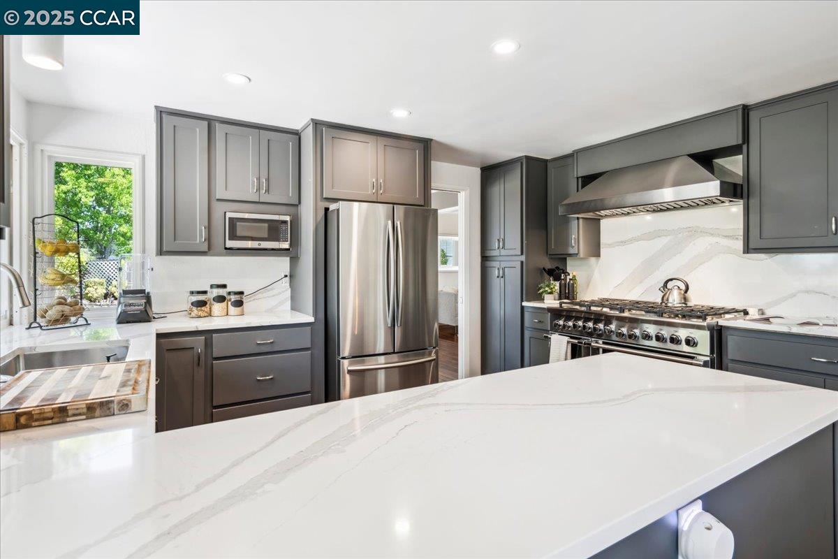 Detail Gallery Image 17 of 59 For 739 Devils Drop Ct, Richmond,  CA 94803 - 6 Beds | 2/1 Baths
