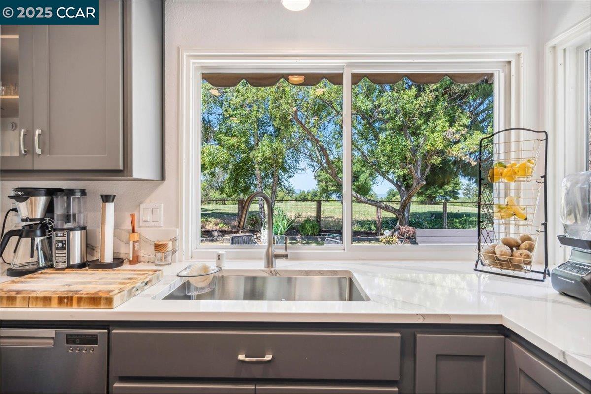 Detail Gallery Image 18 of 59 For 739 Devils Drop Ct, Richmond,  CA 94803 - 6 Beds | 2/1 Baths