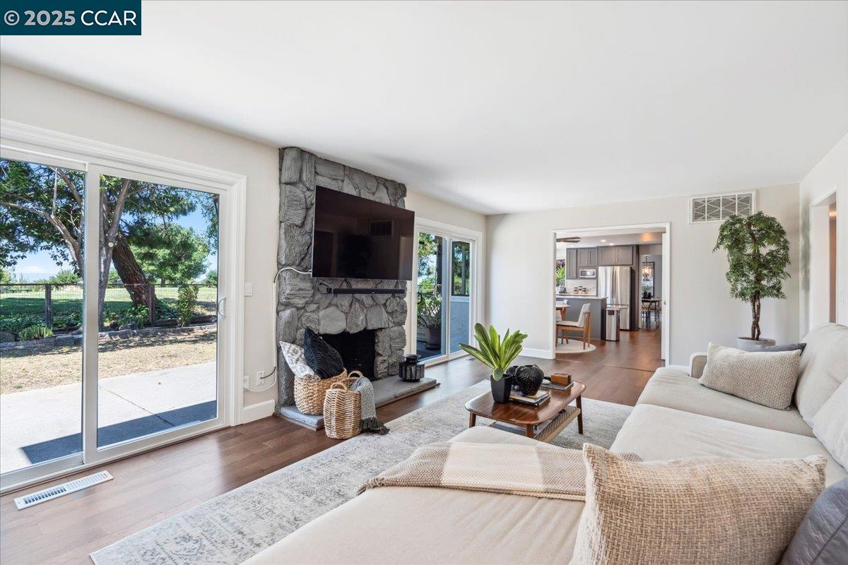 Detail Gallery Image 28 of 59 For 739 Devils Drop Ct, Richmond,  CA 94803 - 6 Beds | 2/1 Baths