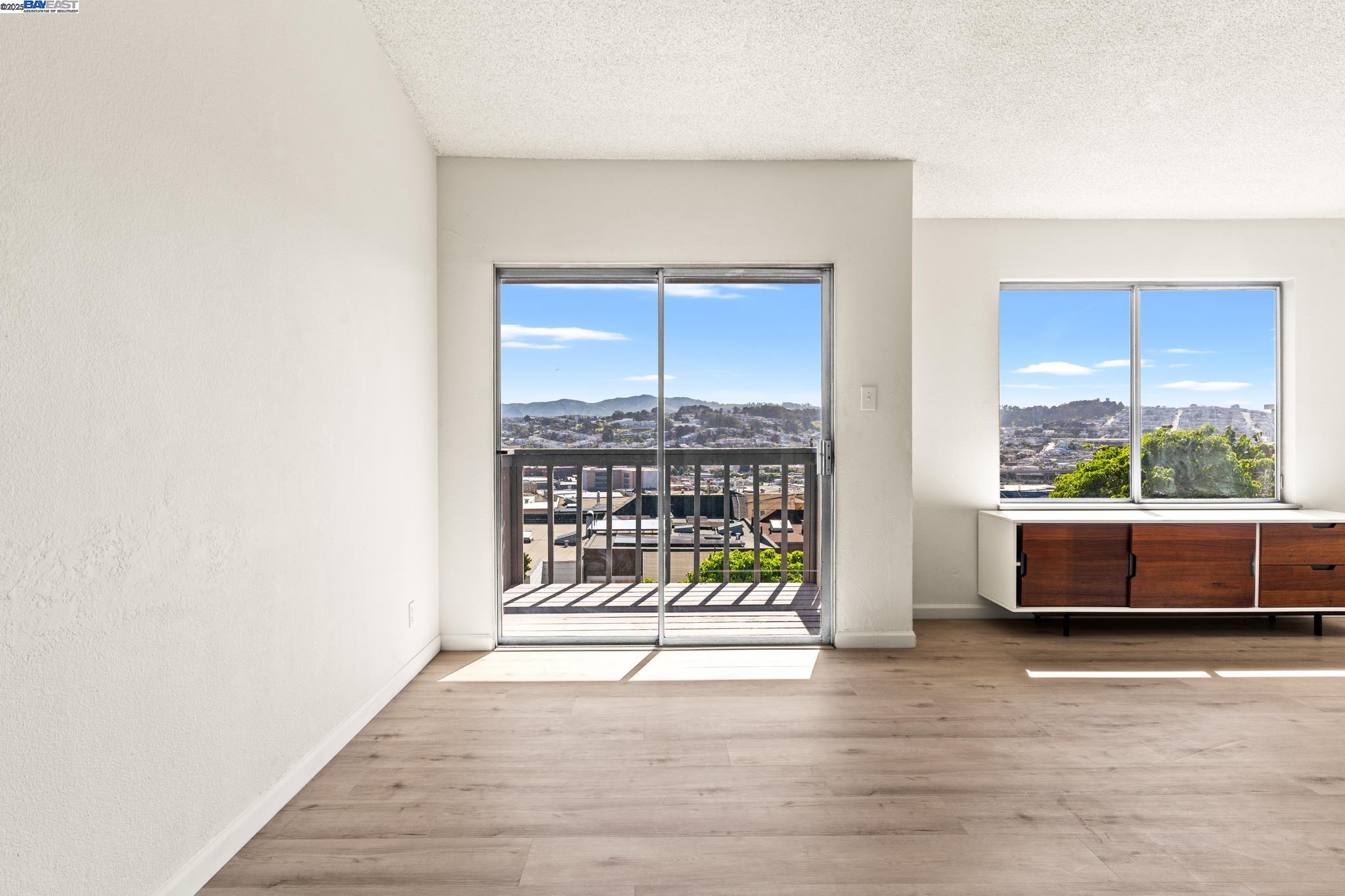 Detail Gallery Image 9 of 41 For 446 Bayview Cir, San Francisco,  CA 94124 - 3 Beds | 2/1 Baths