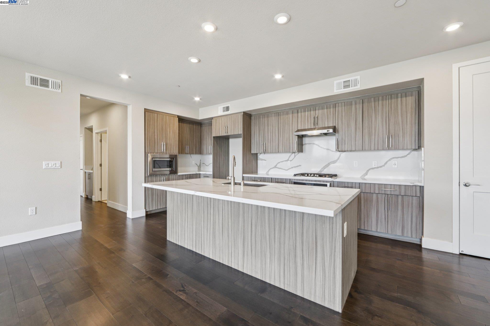 Photo #11: 41099802 Listing: Photo #11
