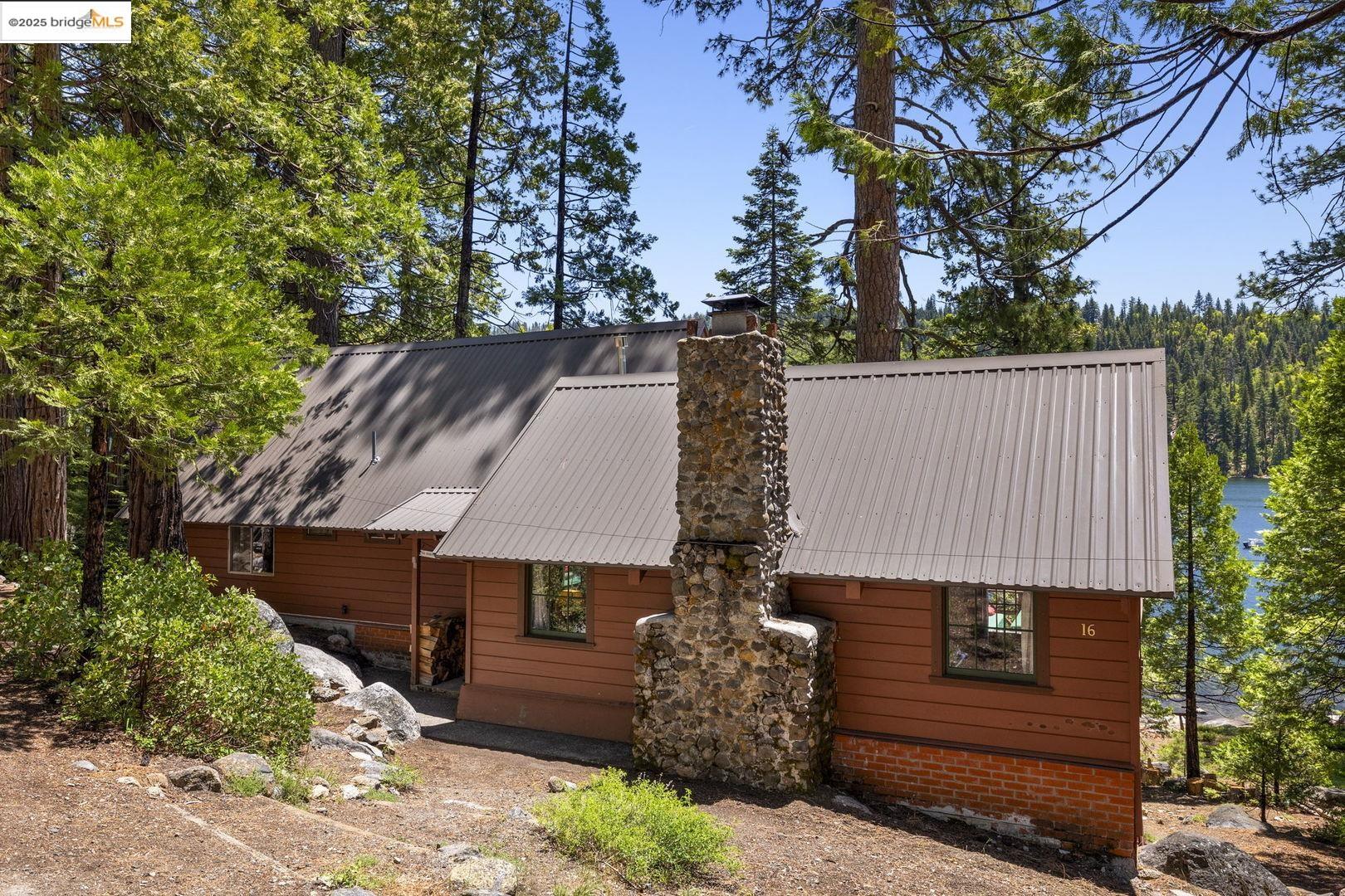Detail Gallery Image 2 of 27 For 16 Highland Way, Pinecrest,  CA 95364 - 3 Beds | 1 Baths