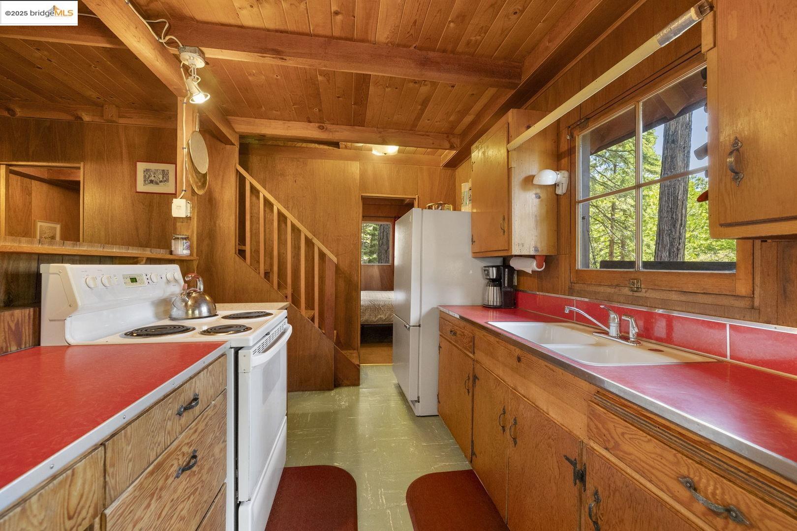 Detail Gallery Image 8 of 27 For 16 Highland Way, Pinecrest,  CA 95364 - 3 Beds | 1 Baths