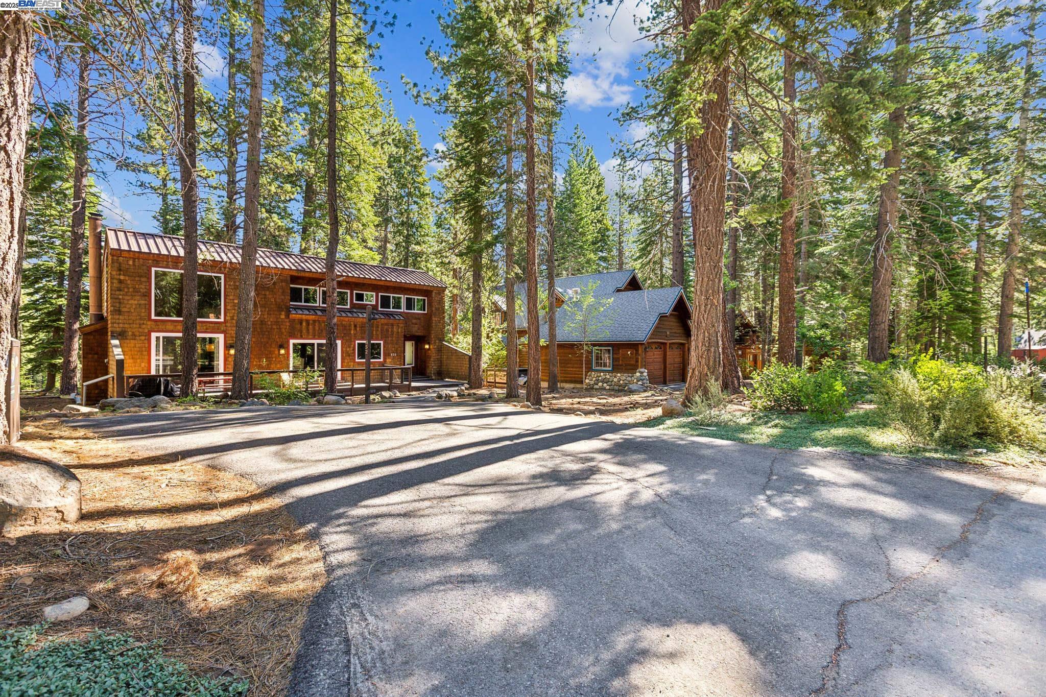 Detail Gallery Image 2 of 18 For 852 Beaver Pond, Truckee,  CA 96161 - 4 Beds | 3 Baths