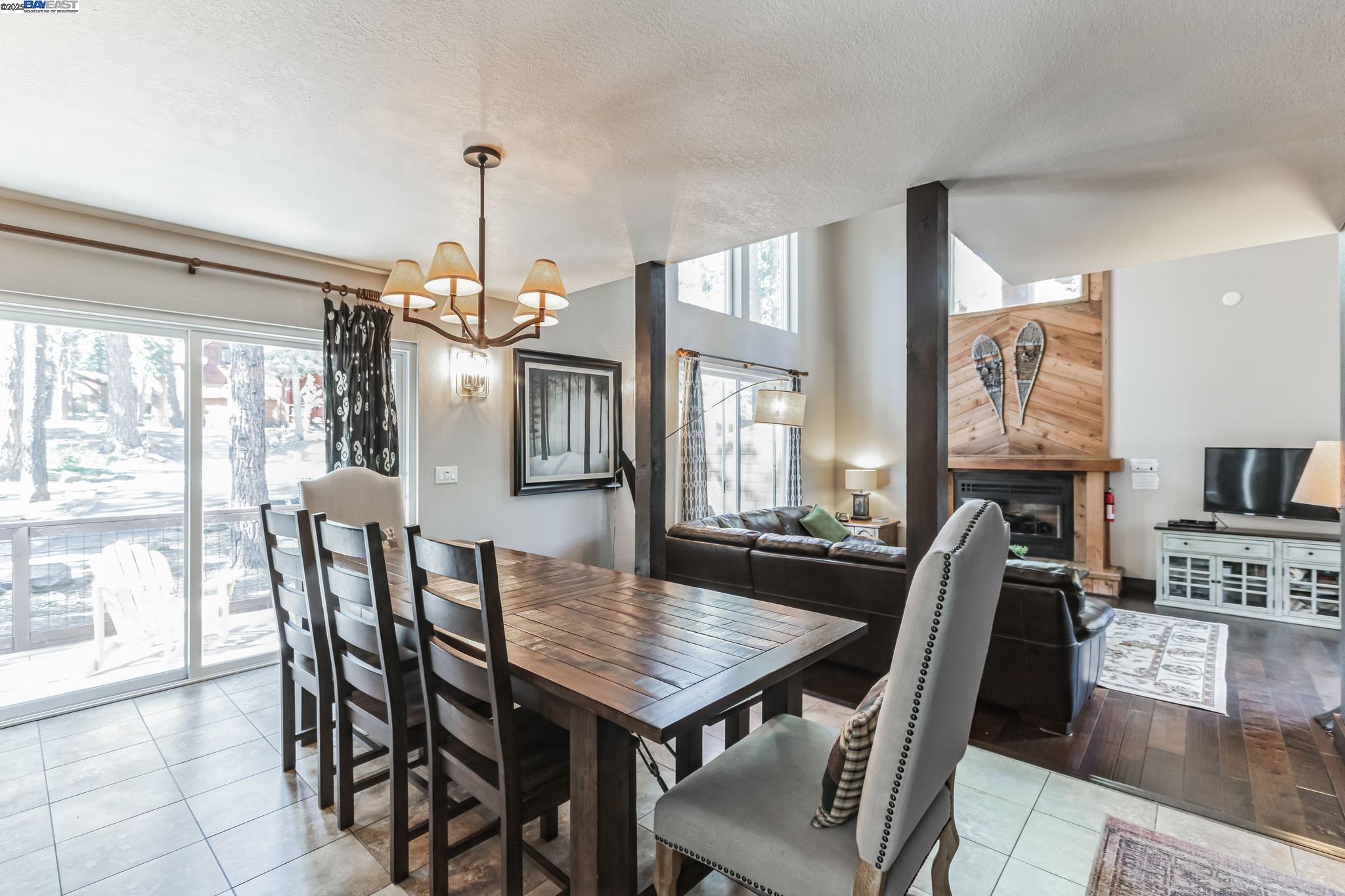 Detail Gallery Image 6 of 18 For 852 Beaver Pond, Truckee,  CA 96161 - 4 Beds | 3 Baths