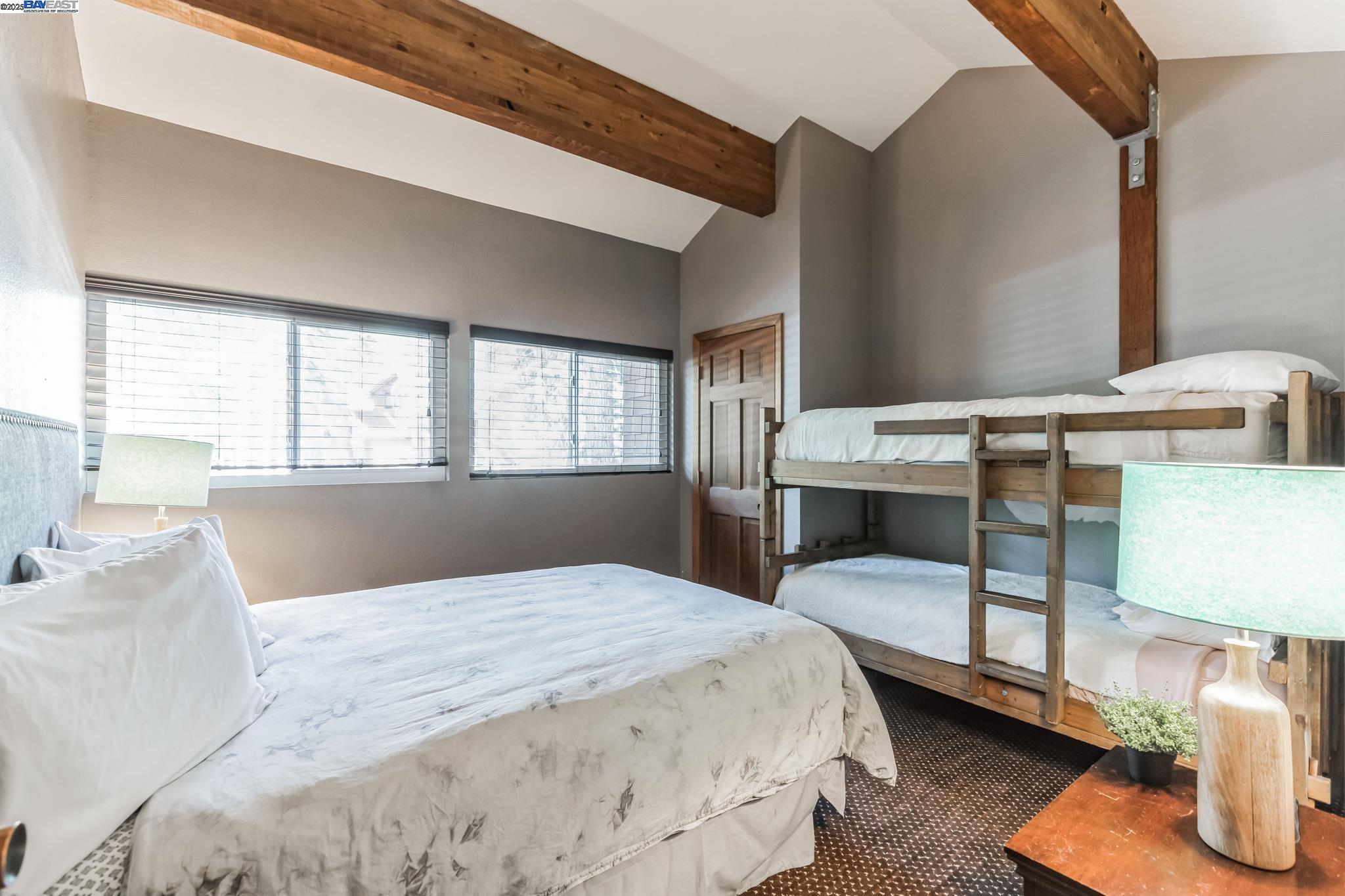 Detail Gallery Image 7 of 18 For 852 Beaver Pond, Truckee,  CA 96161 - 4 Beds | 3 Baths