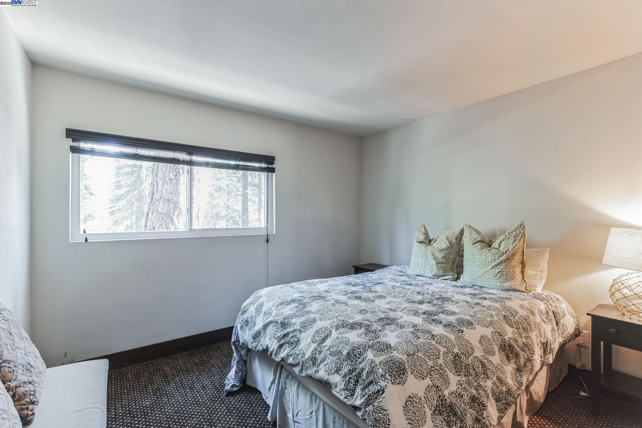 Detail Gallery Image 9 of 18 For 852 Beaver Pond, Truckee,  CA 96161 - 4 Beds | 3 Baths