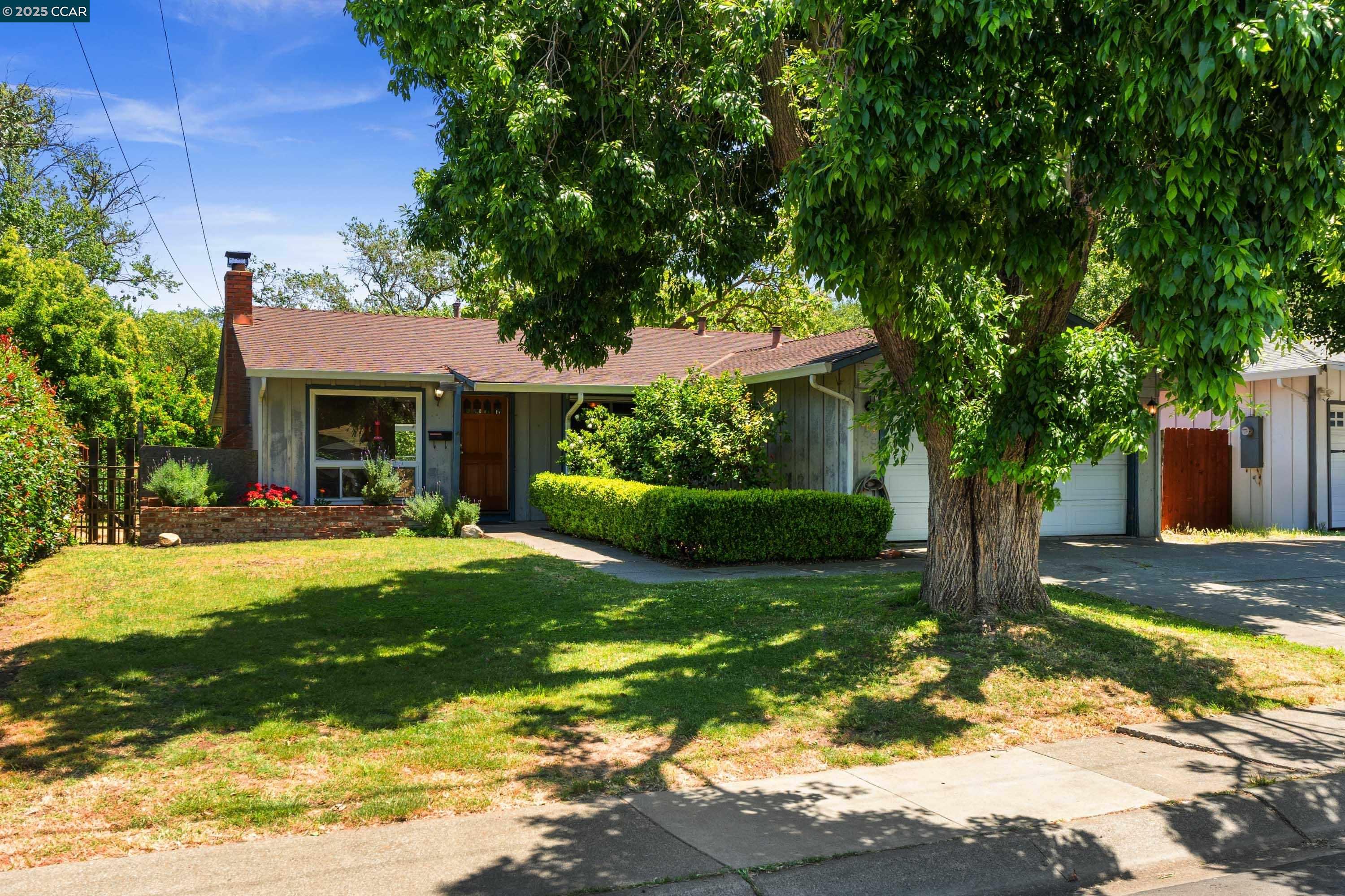 Detail Gallery Image 1 of 1 For 889 Santa Cruz Dr, Pleasant Hill,  CA 94523 - 3 Beds | 2 Baths