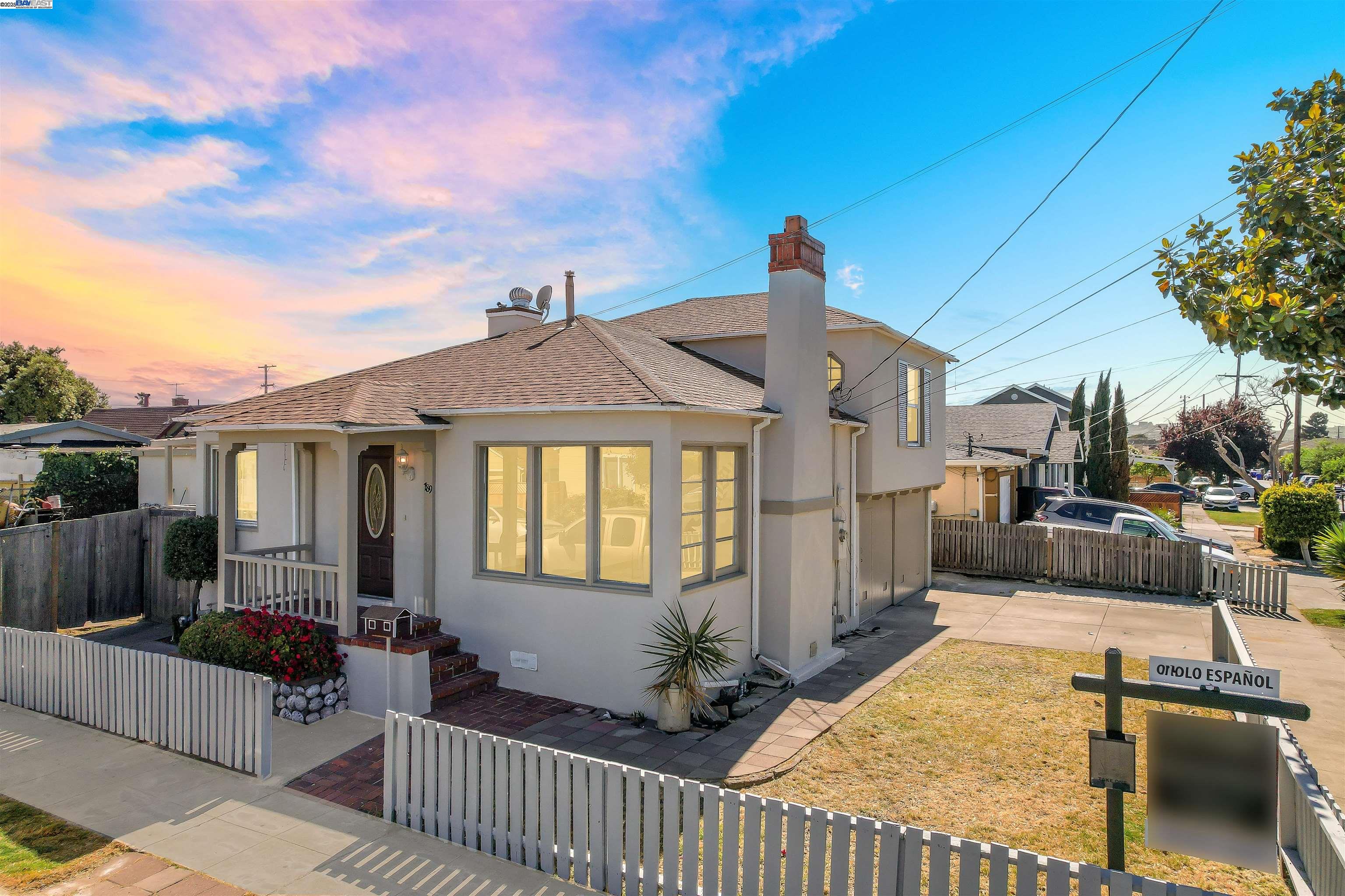Detail Gallery Image 1 of 36 For 789 17th Street, Richmond,  CA 94801 - 4 Beds | 2/1 Baths