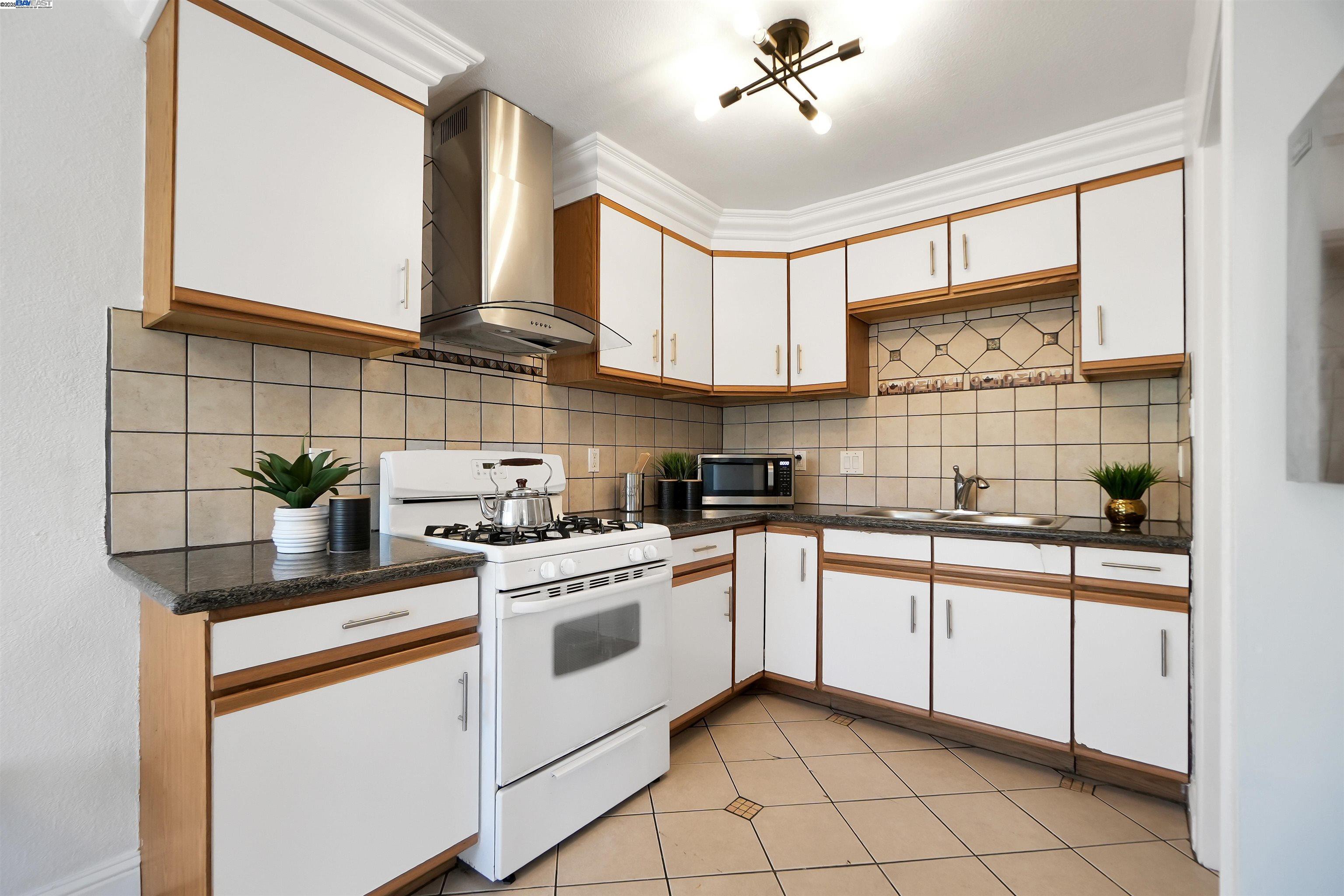 Detail Gallery Image 19 of 36 For 789 17th Street, Richmond,  CA 94801 - 4 Beds | 2/1 Baths