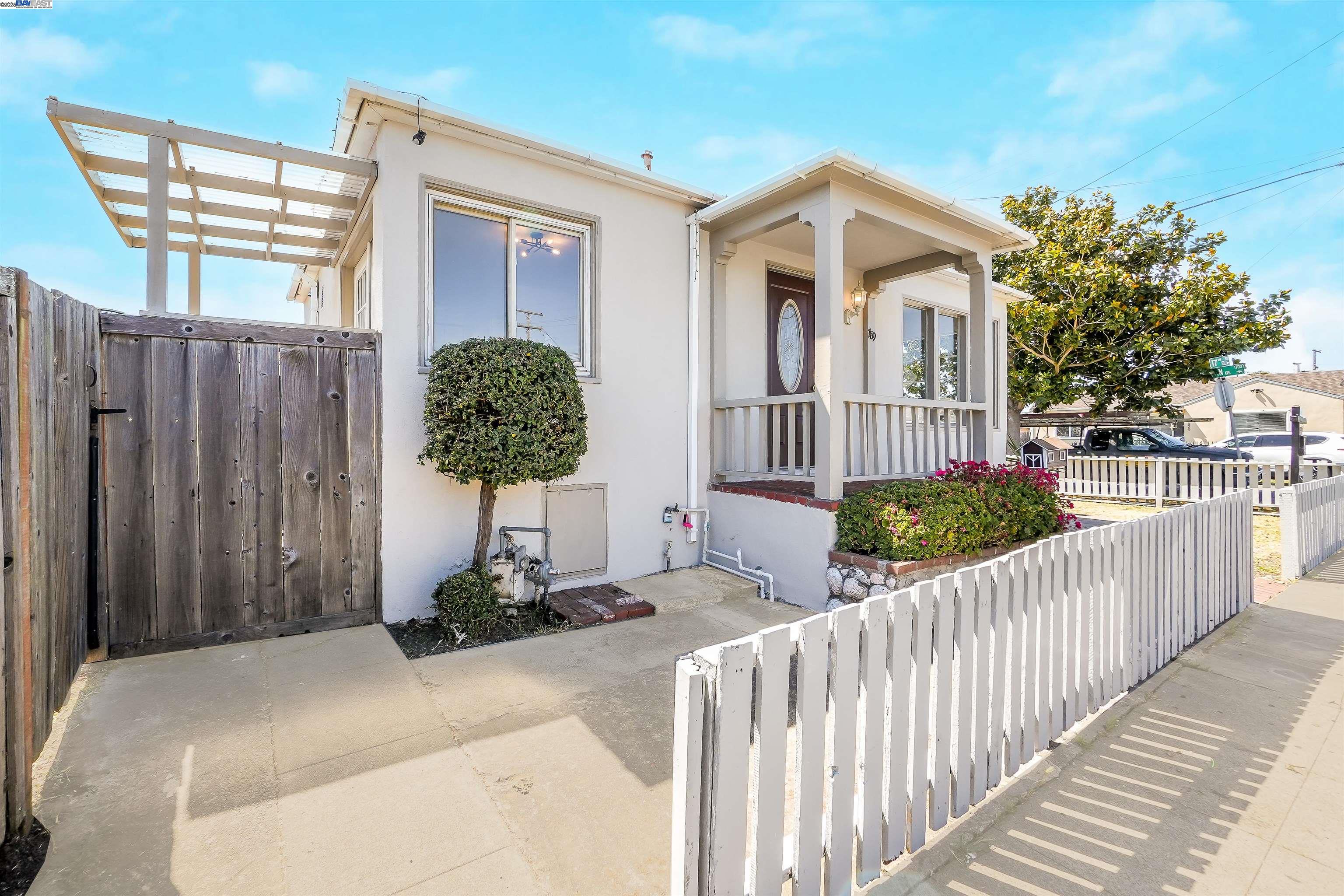 Detail Gallery Image 3 of 36 For 789 17th Street, Richmond,  CA 94801 - 4 Beds | 2/1 Baths