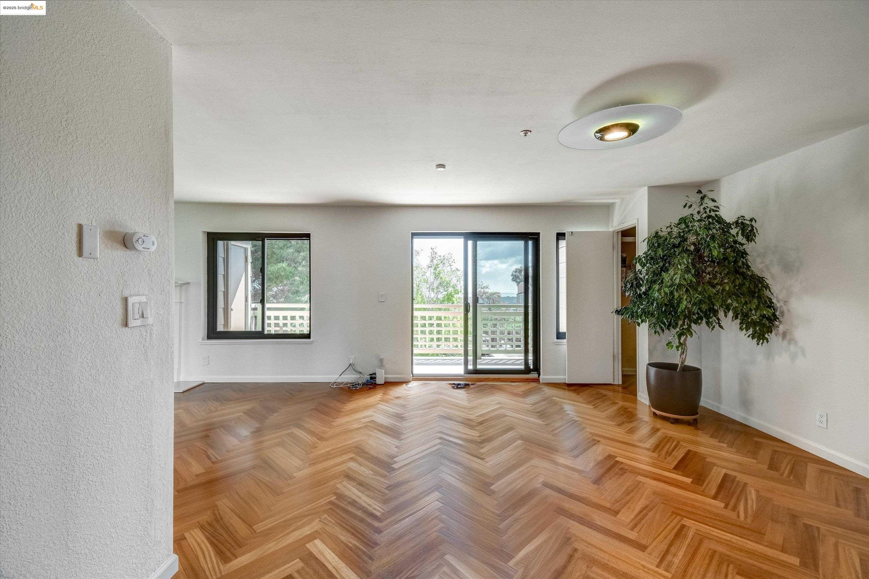 Detail Gallery Image 29 of 42 For 805 Red Leaf Court, San Francisco,  CA 94134 - 3 Beds | 2 Baths