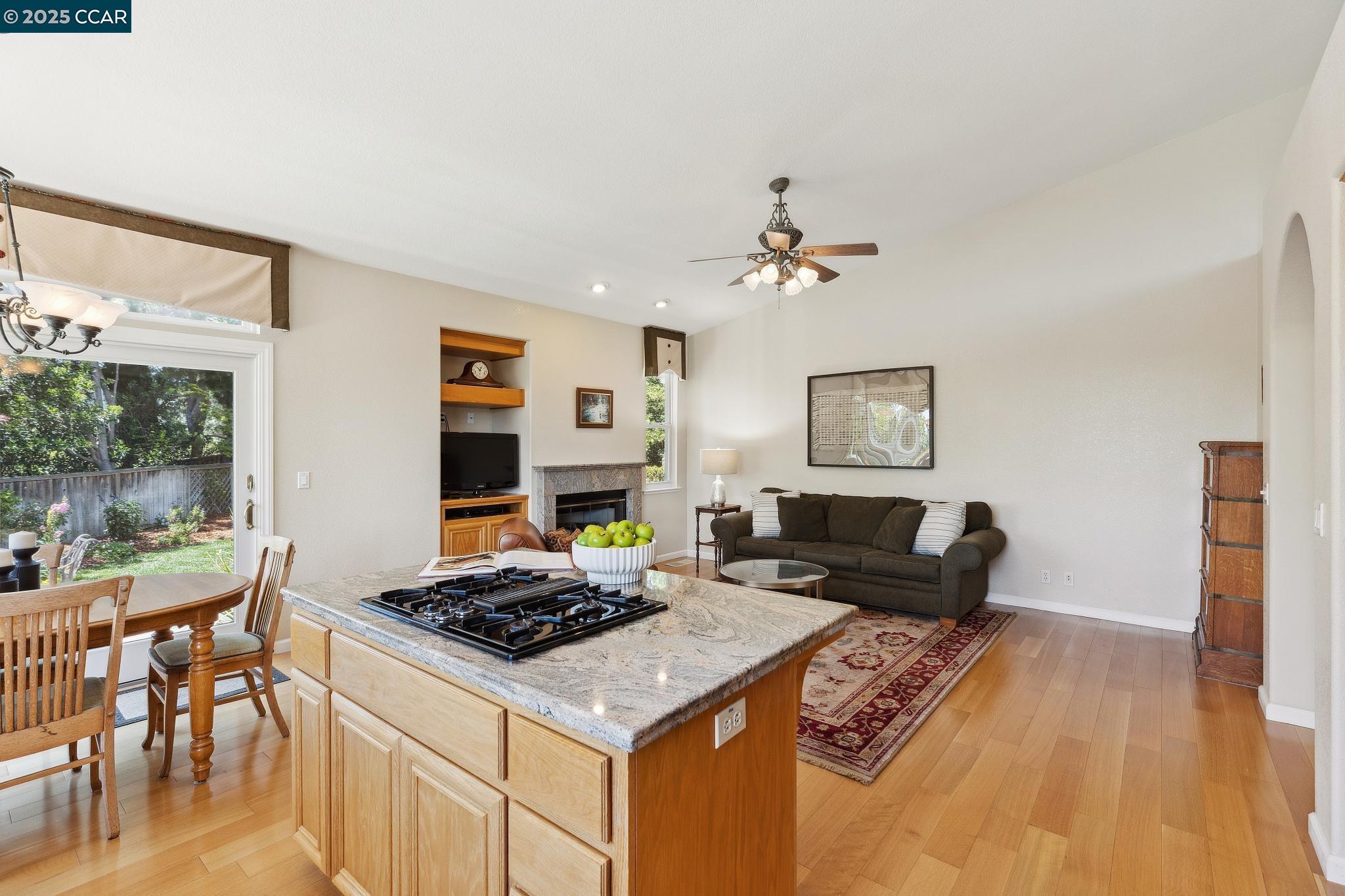 Detail Gallery Image 12 of 38 For 21 Mercury Ct, Pleasant Hill,  CA 94523 - 4 Beds | 2 Baths