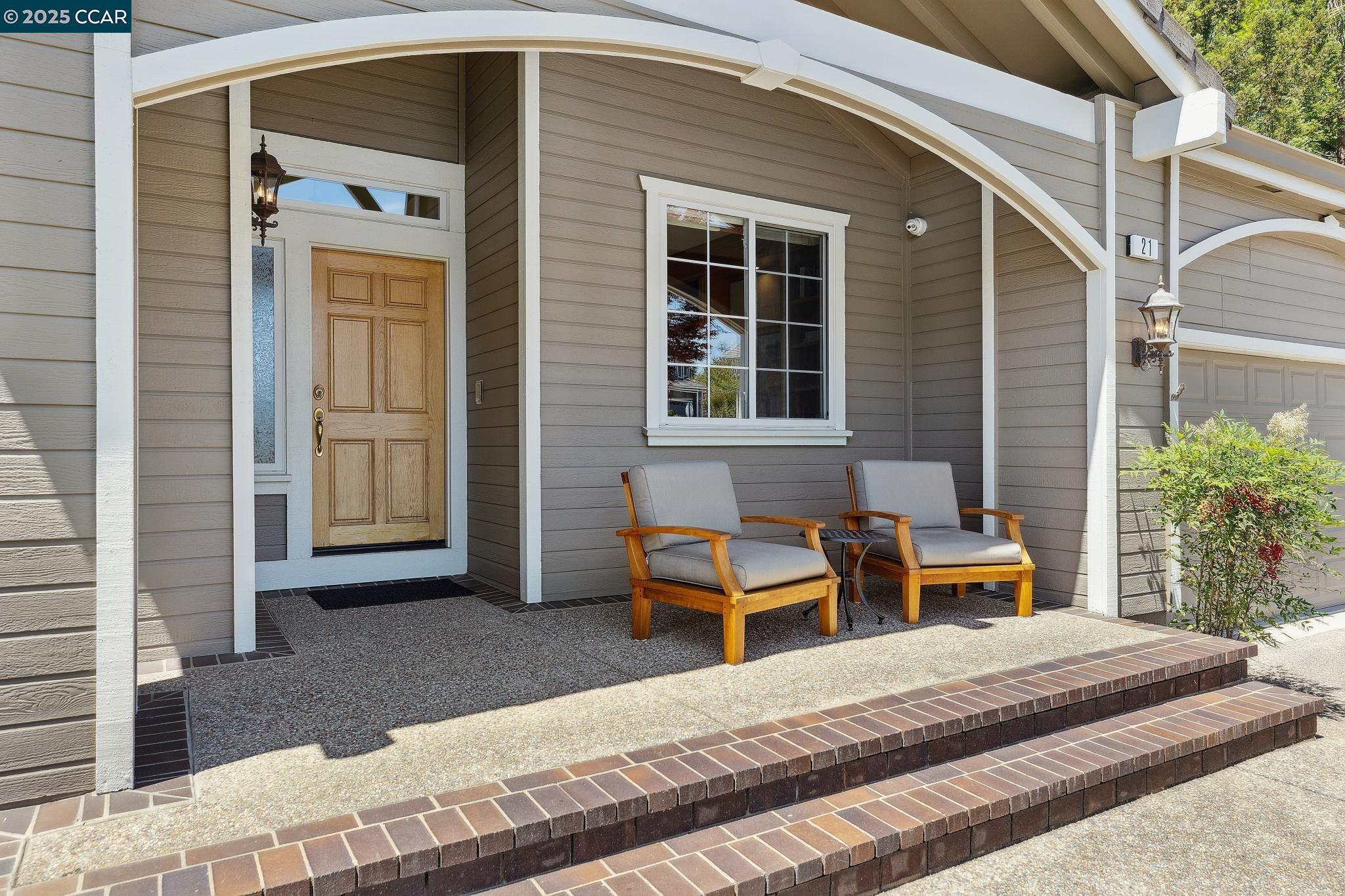 Detail Gallery Image 3 of 38 For 21 Mercury Ct, Pleasant Hill,  CA 94523 - 4 Beds | 2 Baths