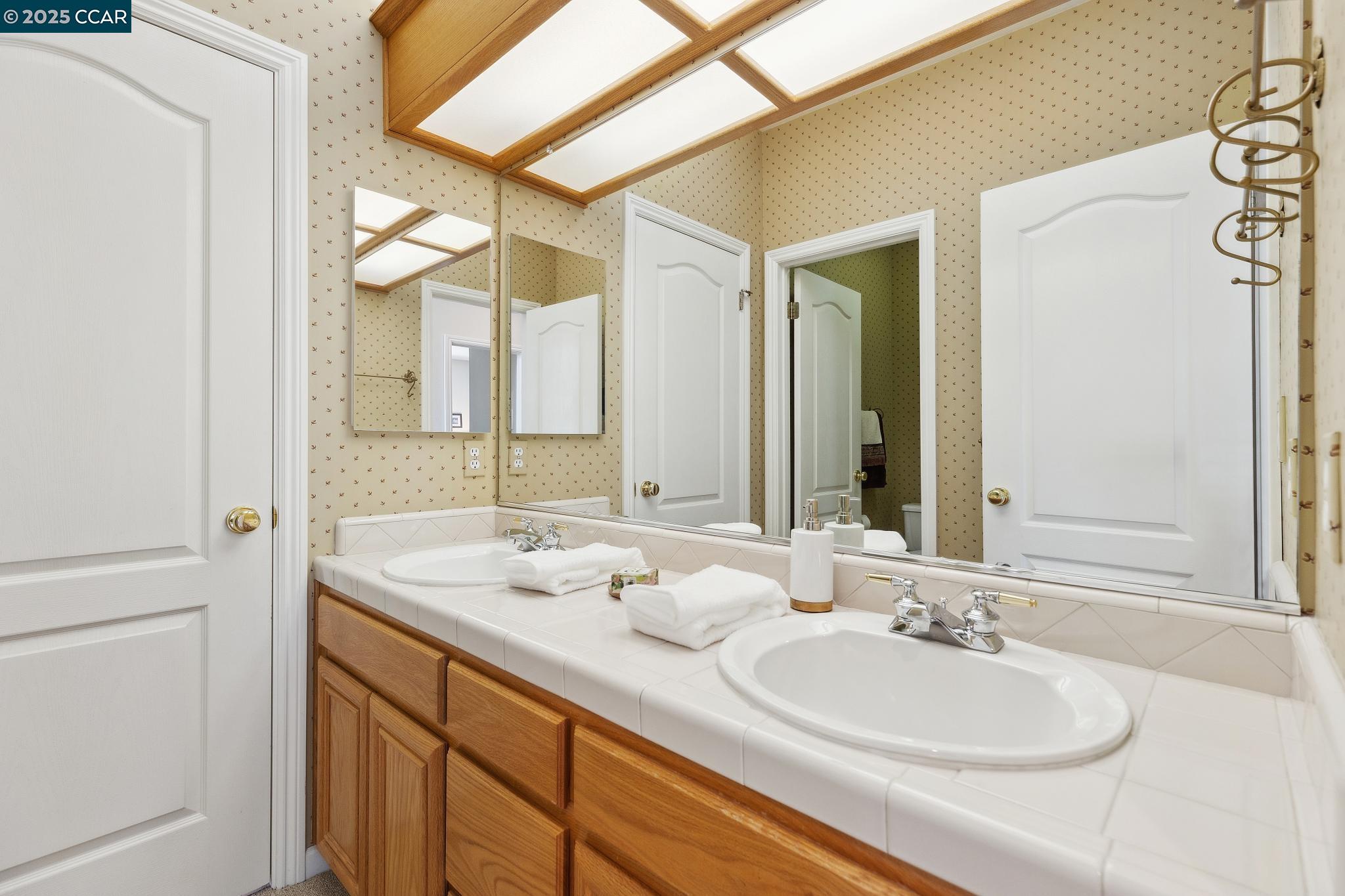 Detail Gallery Image 21 of 38 For 21 Mercury Ct, Pleasant Hill,  CA 94523 - 4 Beds | 2 Baths