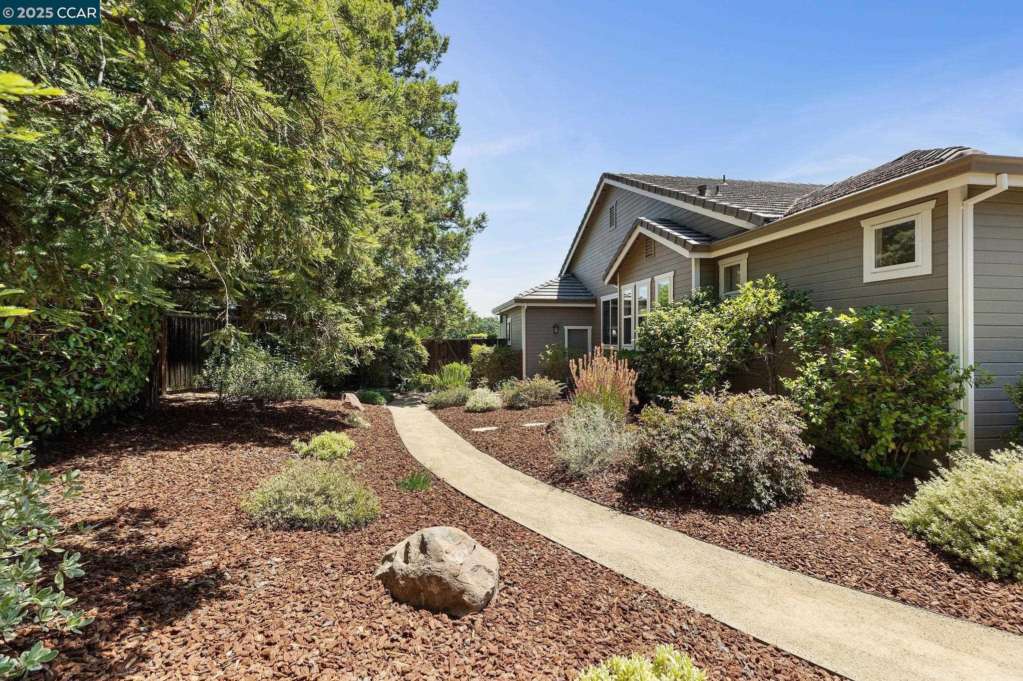 Detail Gallery Image 27 of 38 For 21 Mercury Ct, Pleasant Hill,  CA 94523 - 4 Beds | 2 Baths