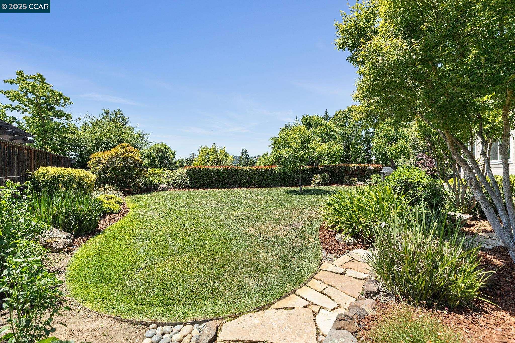 Detail Gallery Image 30 of 38 For 21 Mercury Ct, Pleasant Hill,  CA 94523 - 4 Beds | 2 Baths