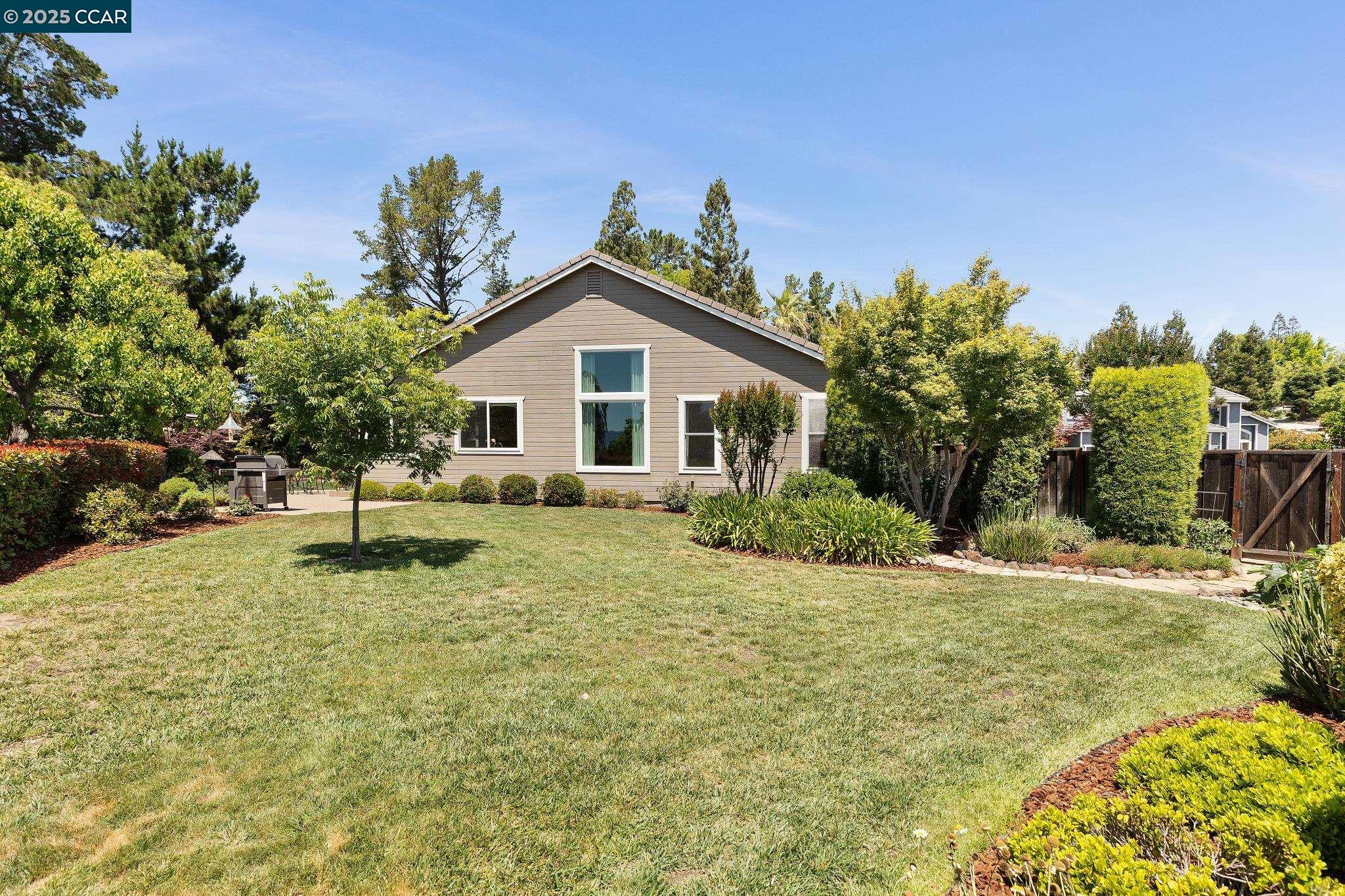 Detail Gallery Image 31 of 38 For 21 Mercury Ct, Pleasant Hill,  CA 94523 - 4 Beds | 2 Baths