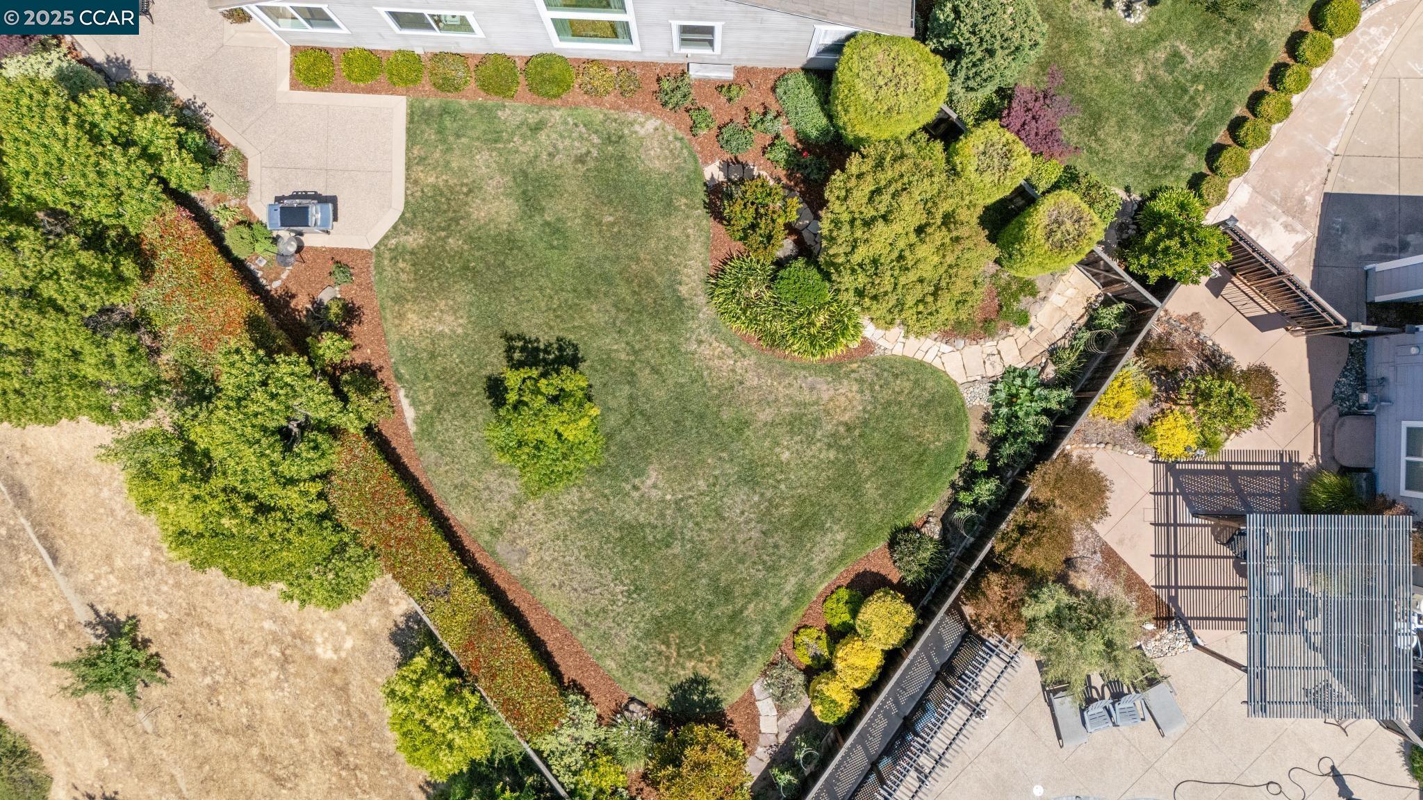 Detail Gallery Image 34 of 38 For 21 Mercury Ct, Pleasant Hill,  CA 94523 - 4 Beds | 2 Baths