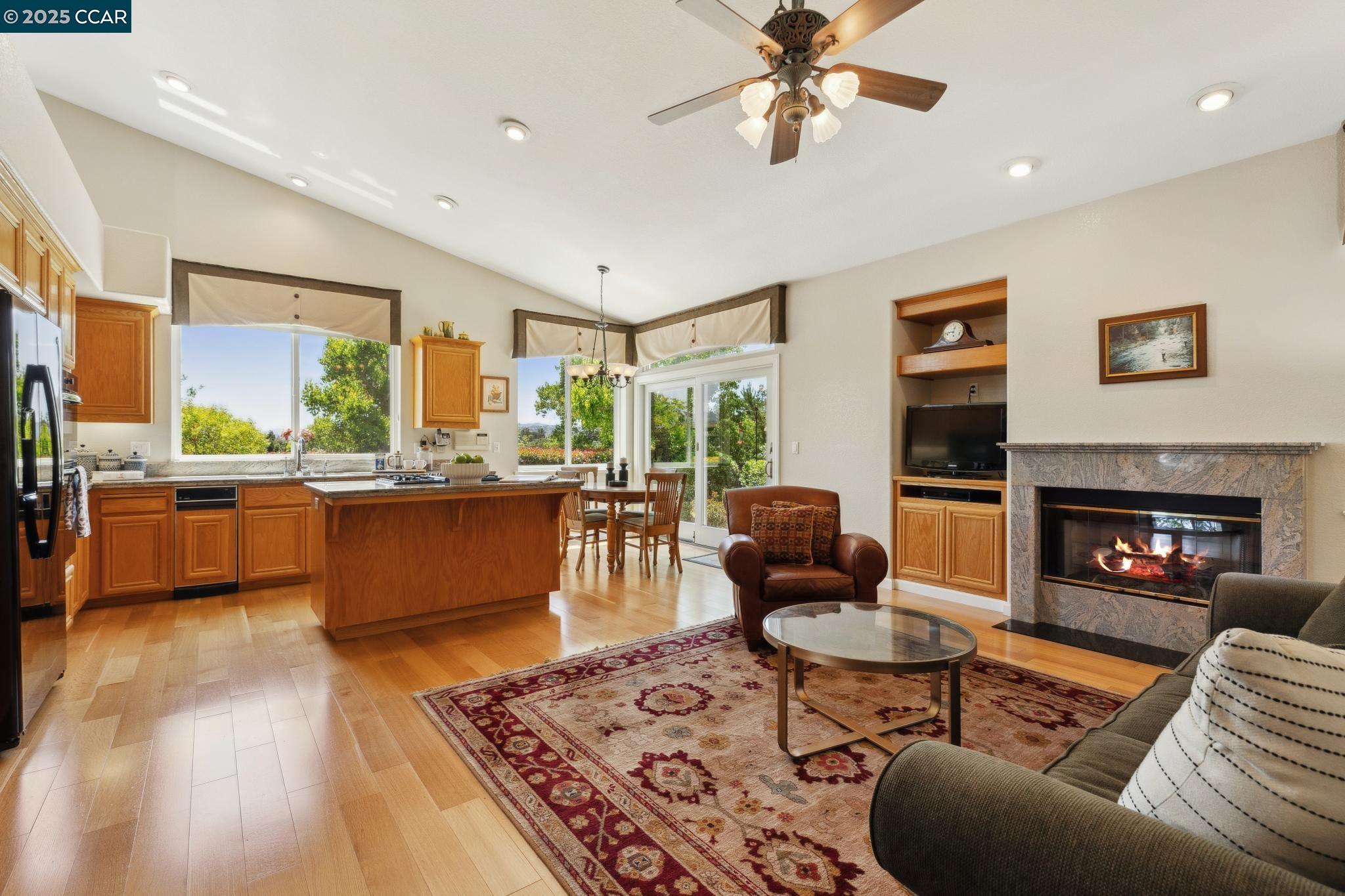Detail Gallery Image 8 of 38 For 21 Mercury Ct, Pleasant Hill,  CA 94523 - 4 Beds | 2 Baths