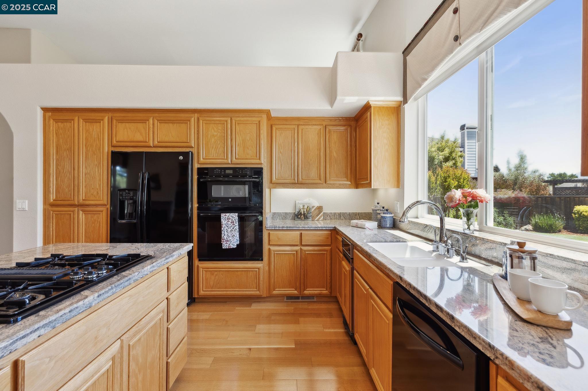Detail Gallery Image 10 of 38 For 21 Mercury Ct, Pleasant Hill,  CA 94523 - 4 Beds | 2 Baths