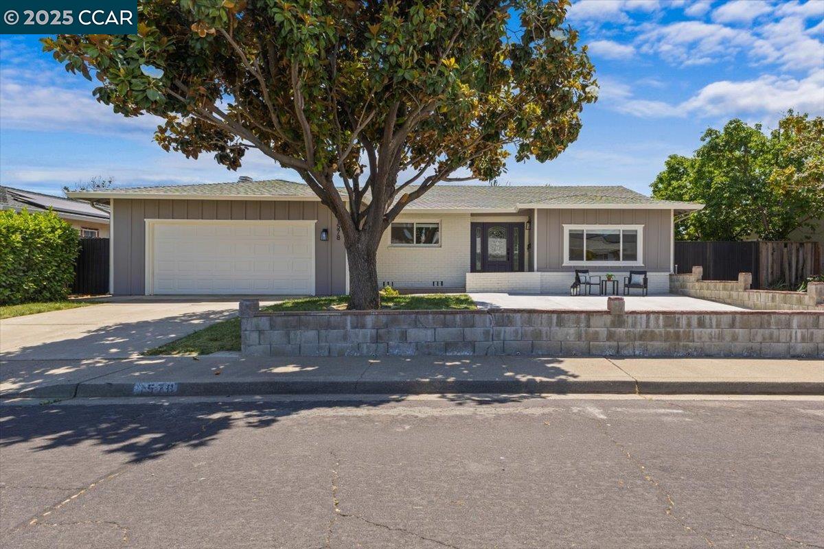 Detail Gallery Image 1 of 1 For 1578 Dianda Dr, Concord,  CA 94521 - 5 Beds | 2 Baths