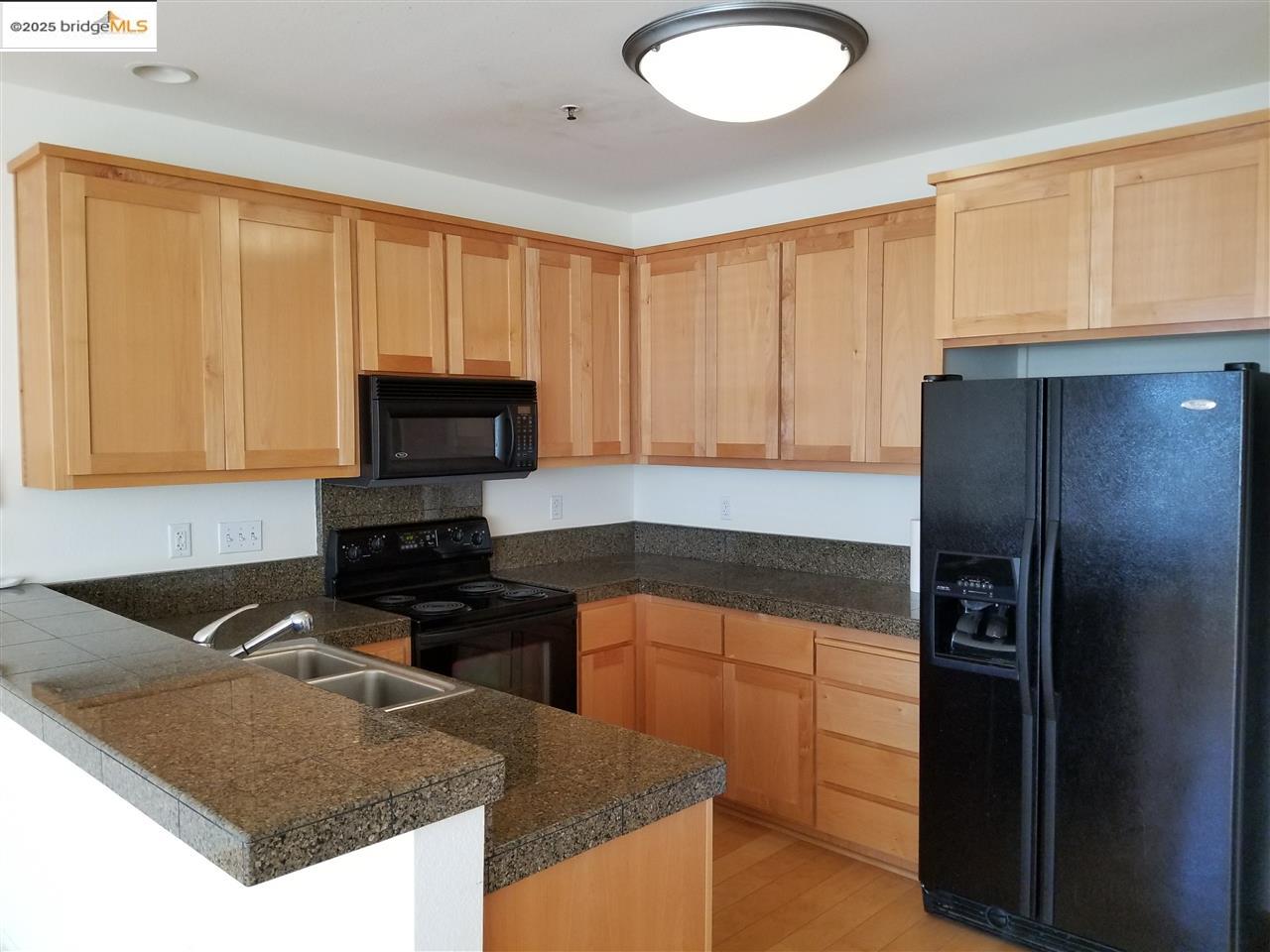 655 12Th St # 309, Oakland, California 94607, 1 Bedroom Bedrooms, 3 Rooms Rooms,1 BathroomBathrooms,Residential Lease,For Rent,655 12Th St # 309,41099844
