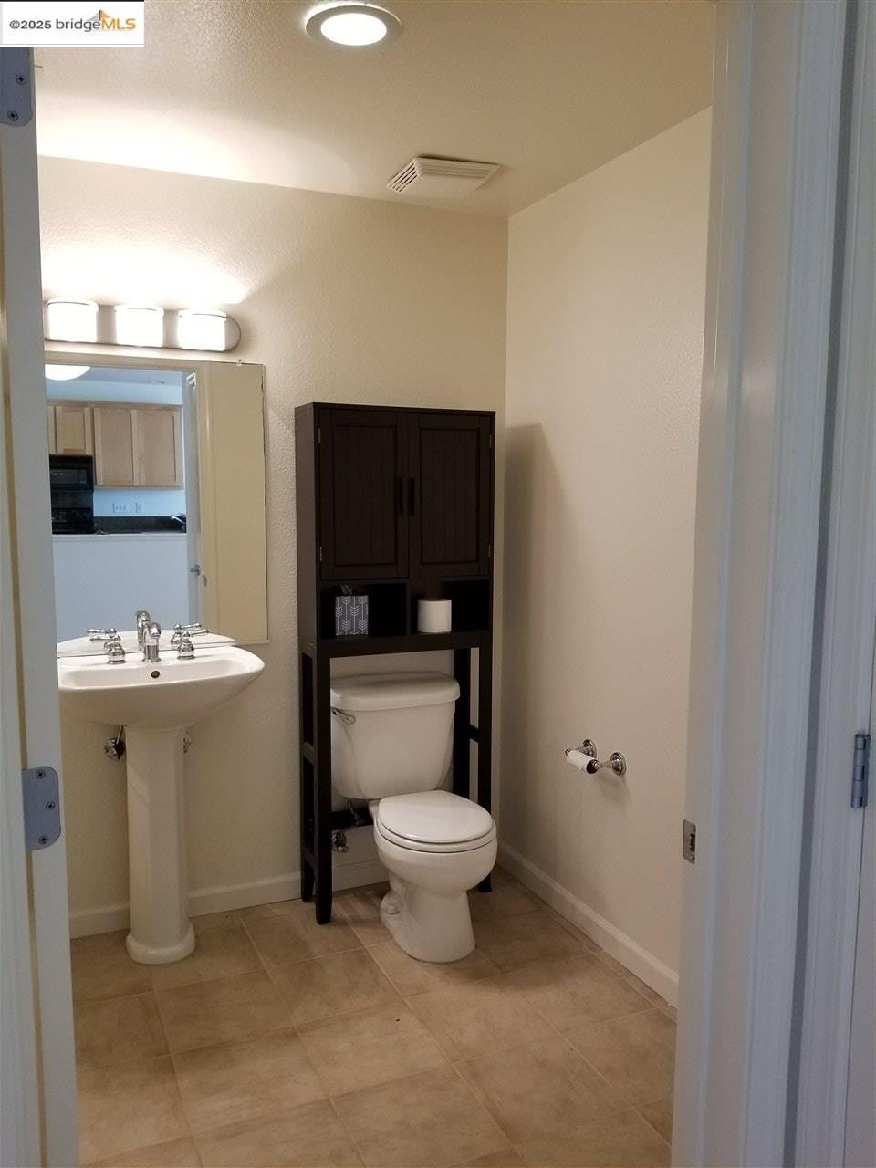 655 12Th St # 309, Oakland, California 94607, 1 Bedroom Bedrooms, 3 Rooms Rooms,1 BathroomBathrooms,Residential Lease,For Rent,655 12Th St # 309,41099844