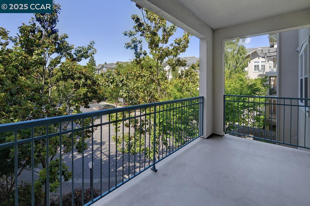 Browse active condo listings in WATERFORD