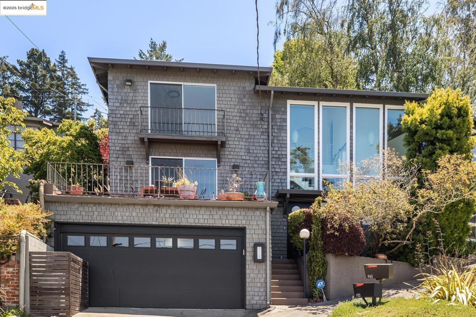 Detail Gallery Image 2 of 51 For 935 Grizzly Peak Blvd, Berkeley,  CA 94708 - 4 Beds | 2/1 Baths
