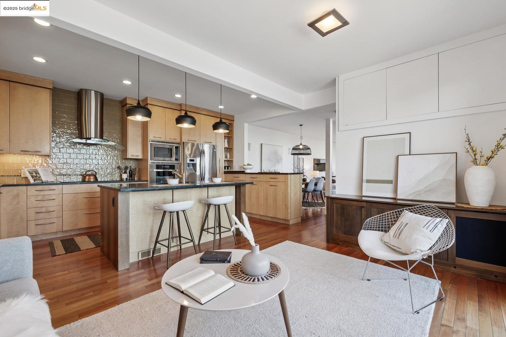 Detail Gallery Image 12 of 51 For 935 Grizzly Peak Blvd, Berkeley,  CA 94708 - 4 Beds | 2/1 Baths