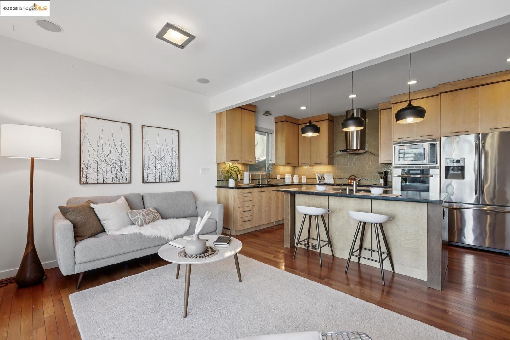 Detail Gallery Image 13 of 51 For 935 Grizzly Peak Blvd, Berkeley,  CA 94708 - 4 Beds | 2/1 Baths