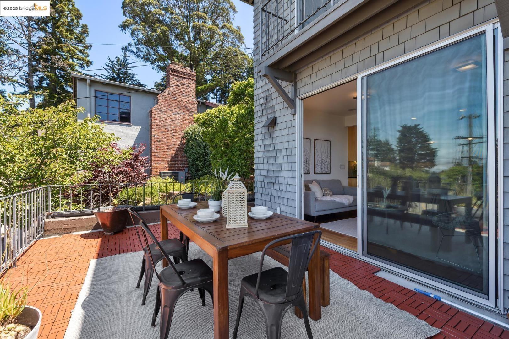 Detail Gallery Image 20 of 51 For 935 Grizzly Peak Blvd, Berkeley,  CA 94708 - 4 Beds | 2/1 Baths