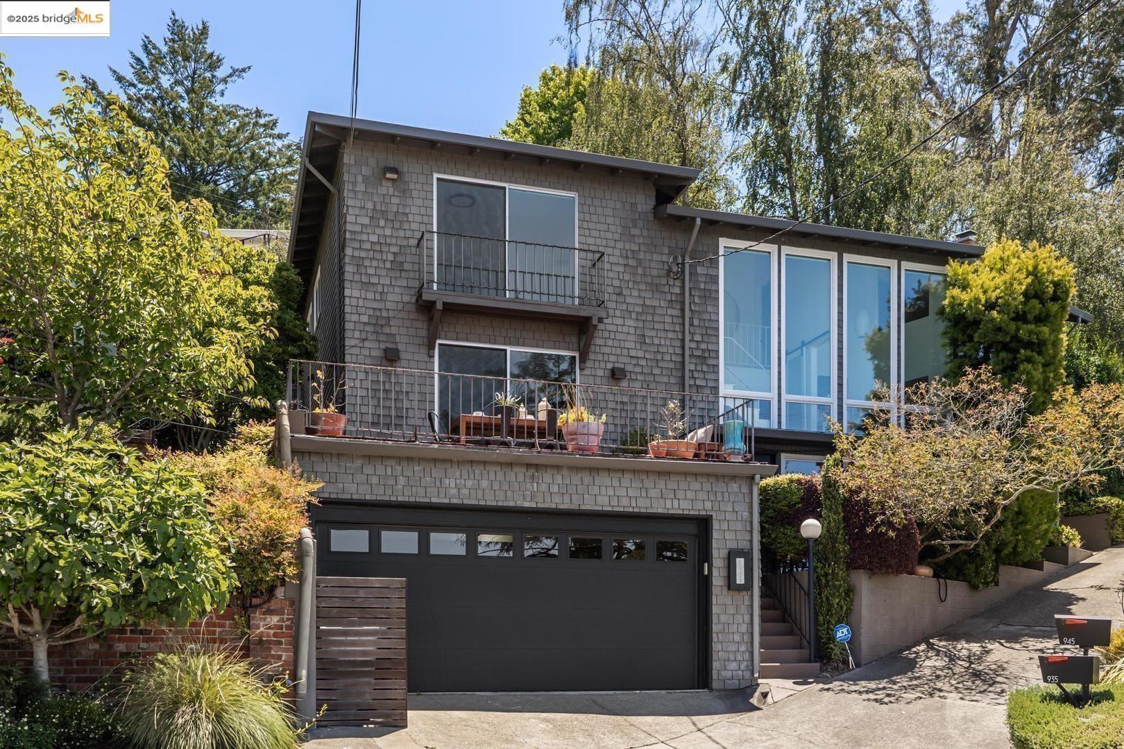 Detail Gallery Image 3 of 51 For 935 Grizzly Peak Blvd, Berkeley,  CA 94708 - 4 Beds | 2/1 Baths