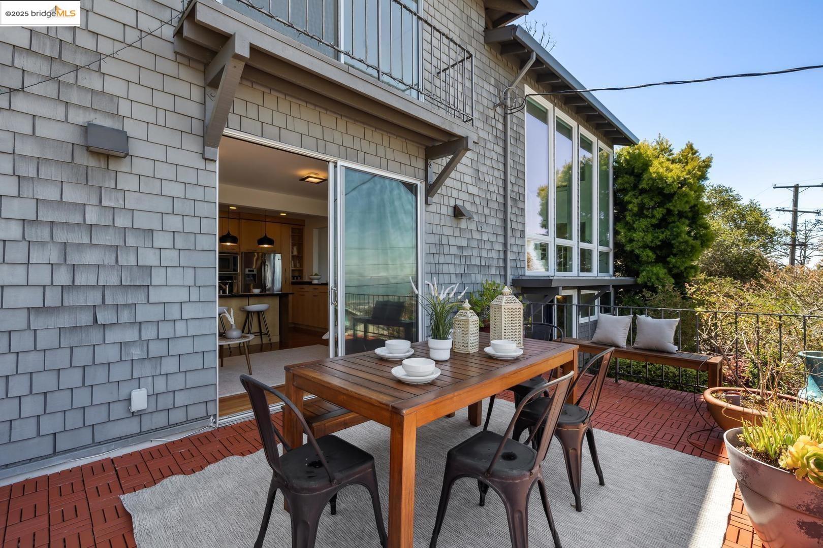 Detail Gallery Image 21 of 51 For 935 Grizzly Peak Blvd, Berkeley,  CA 94708 - 4 Beds | 2/1 Baths